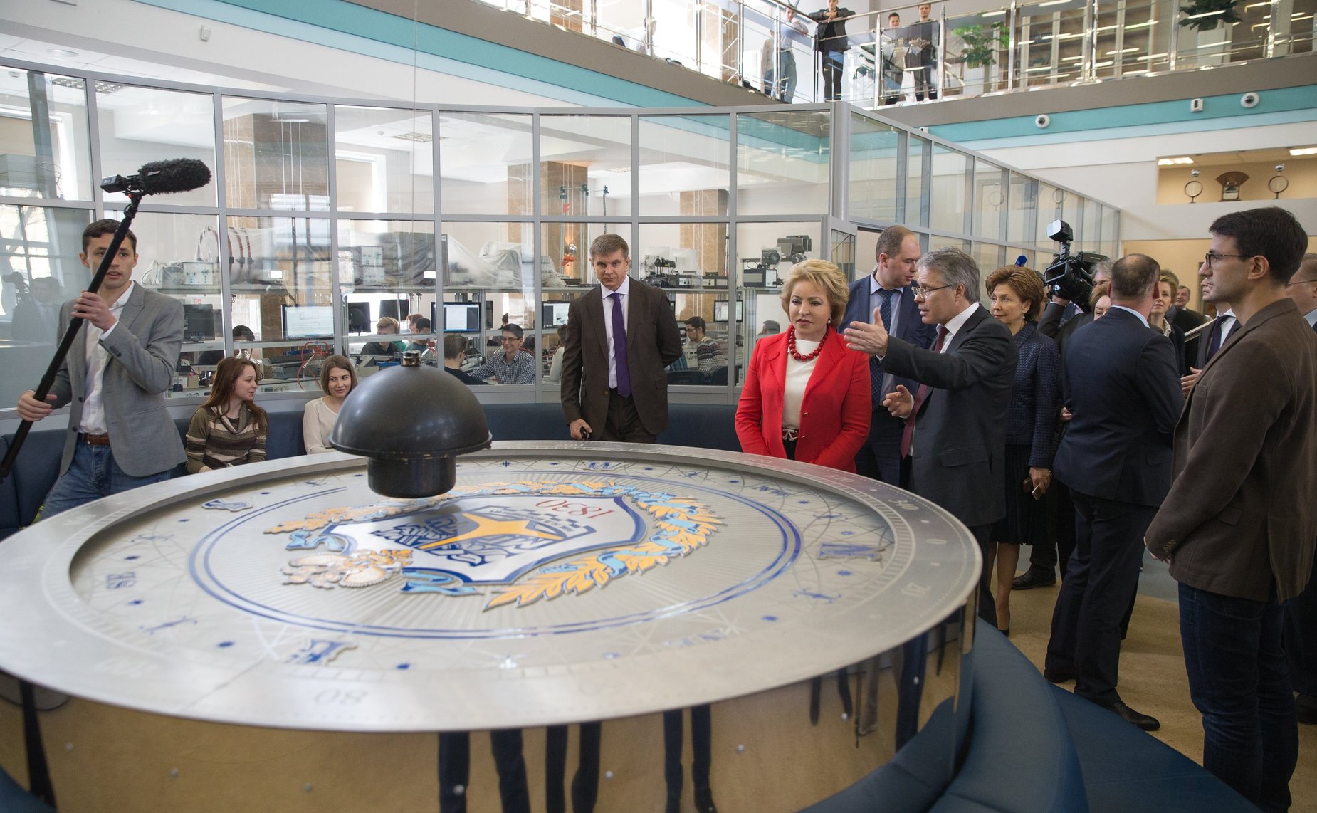 Осмотр выставки перед заседанием Совета по проблемам профилактики наркомании