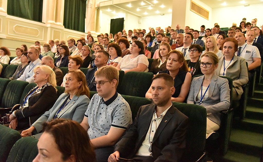 Ирина Рукавишникова провела девятый Донской юридический форум на тему: «Гуманитарная миссия права. Человек в современном правовом пространстве»