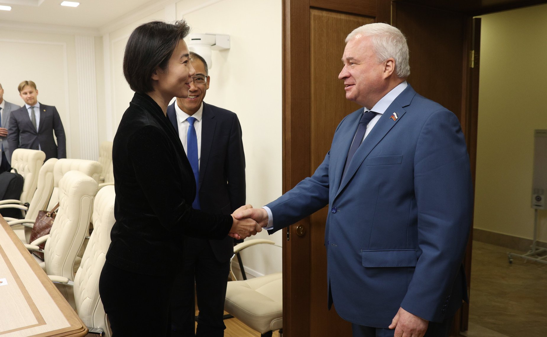 Встреча первого заместителя председателя Комитета СФ по международным делам Андрея Денисова с делегацией Канцелярии по иностранным делам Народного правительства провинции Ляонин (КНР) во главе с руководителем канцелярии