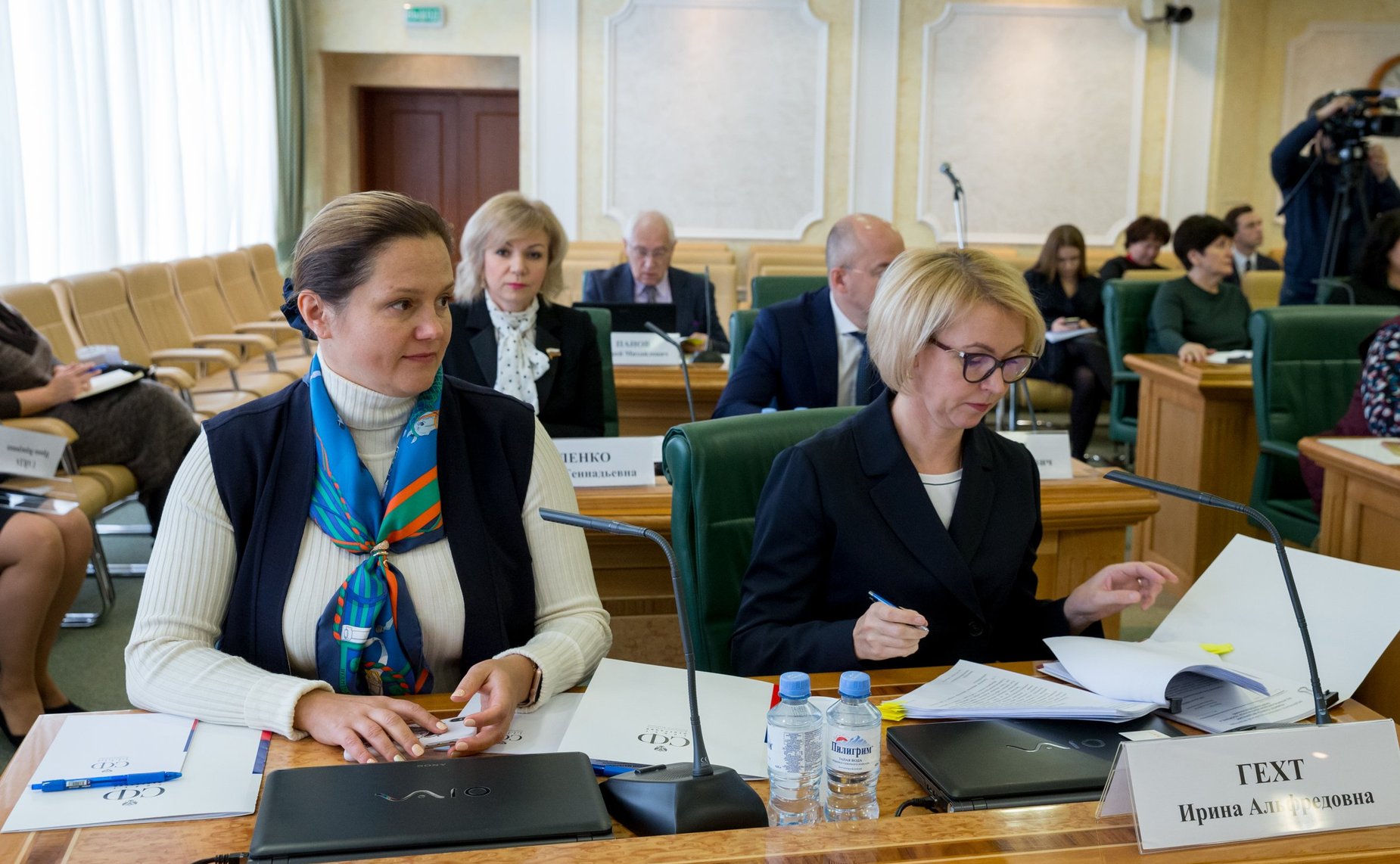 Ирина Гехт (справа)