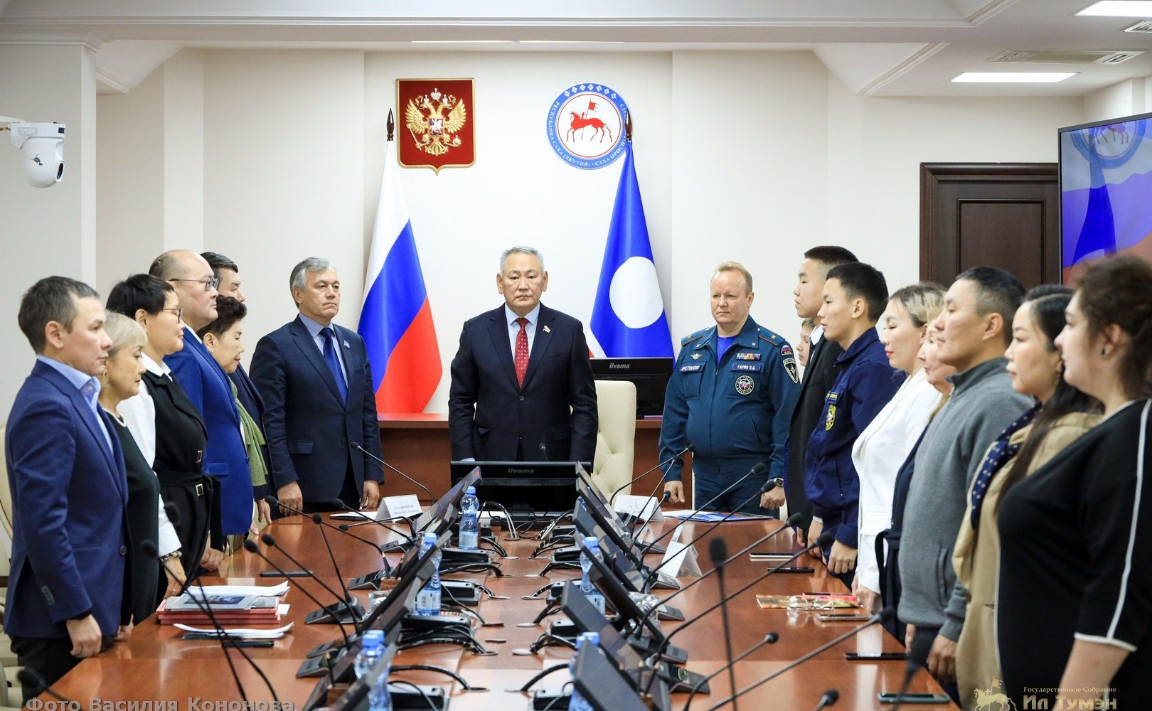 Сахамин Афанасьев вручил медали Совета Федерации «За проявленное мужество» трем юным якутянам