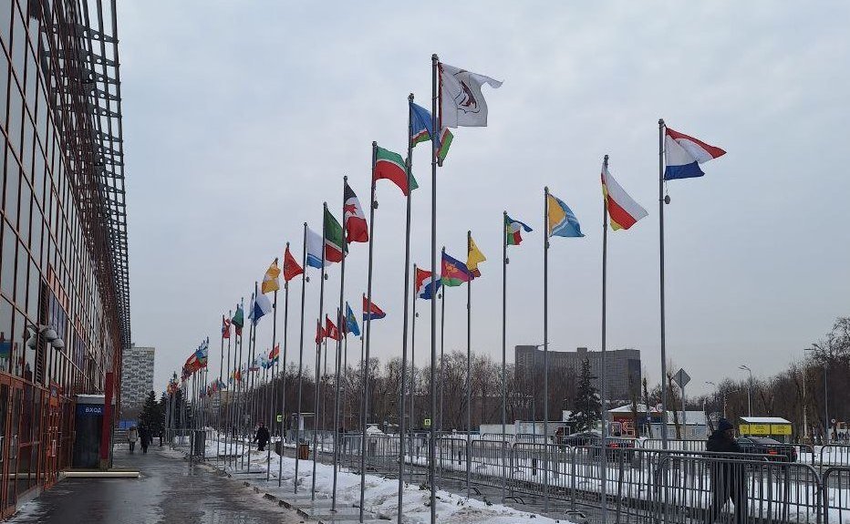 Сергей Мартынов осмотрел стенд Республики Марий Эл на Международной выставке-форуме «Россия»