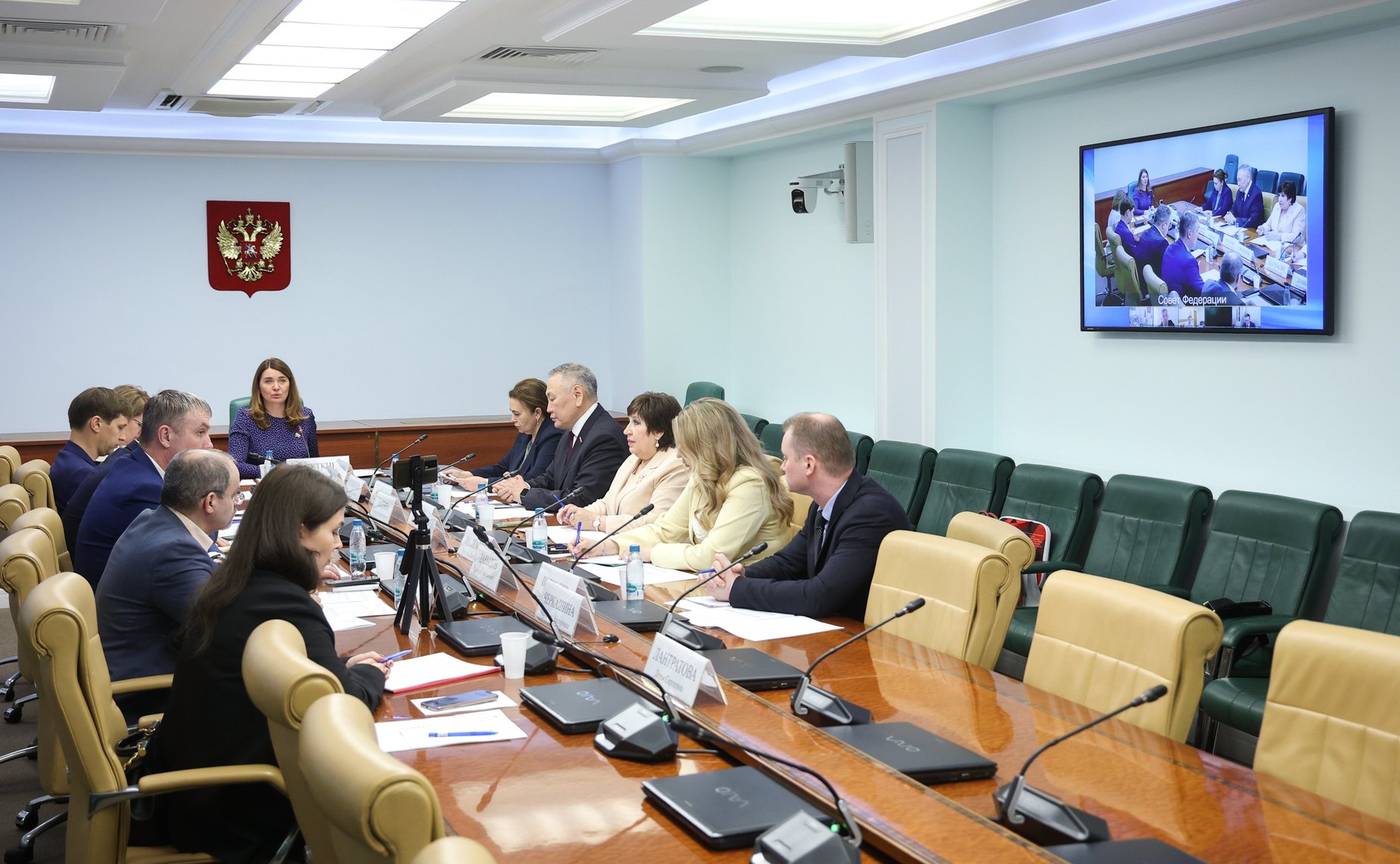 Круглый стол Комитета СФ по социальной политике на тему «О дополнительных мерах поддержки молодых семей в субъектах РФ: законодательный аспект»