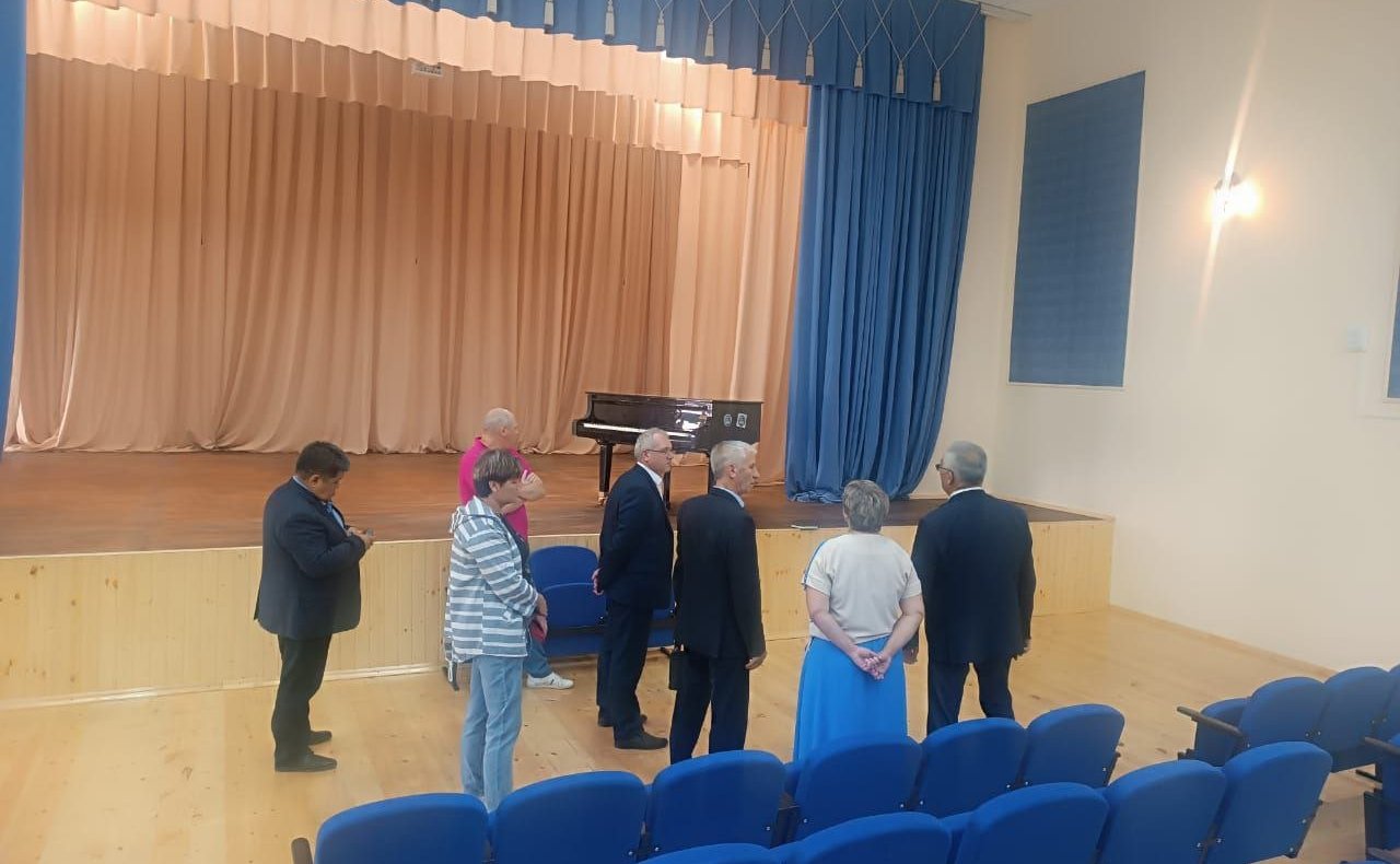 Баир Жамсуев побывал в селах Малоархангельск и Красный Чикой Красночикойского района, осмотрел социально значимые объекты и встретился с жителями