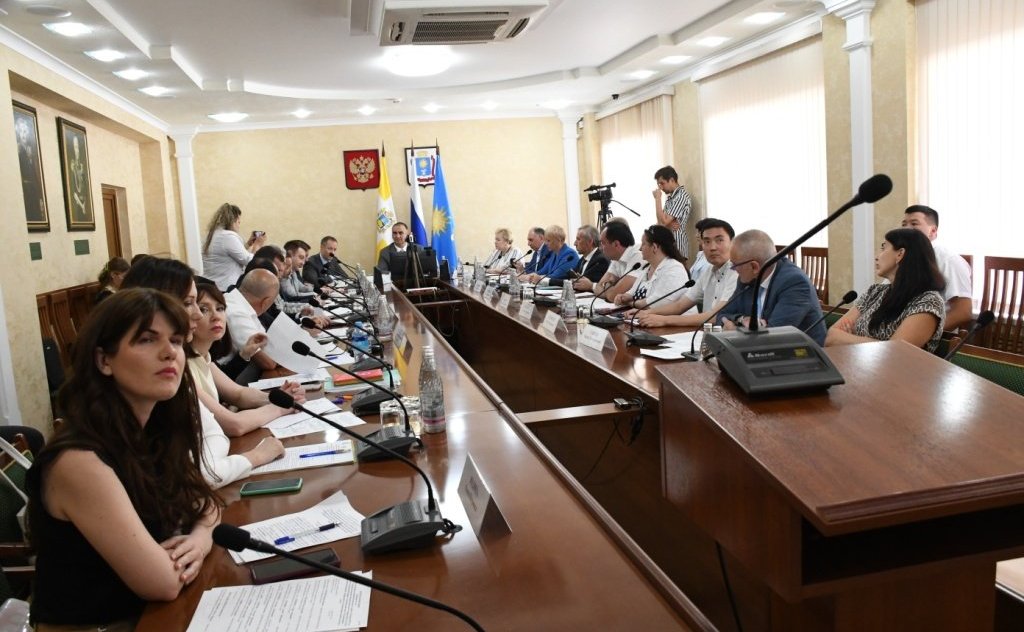 Заместитель председателя Комитета СФ по социальной политике Мохмад Ахмадов провел выездное совещание по вопросу мониторинга реализации положений Федерального закона, направленного на гармонизацию законодательства о спорте