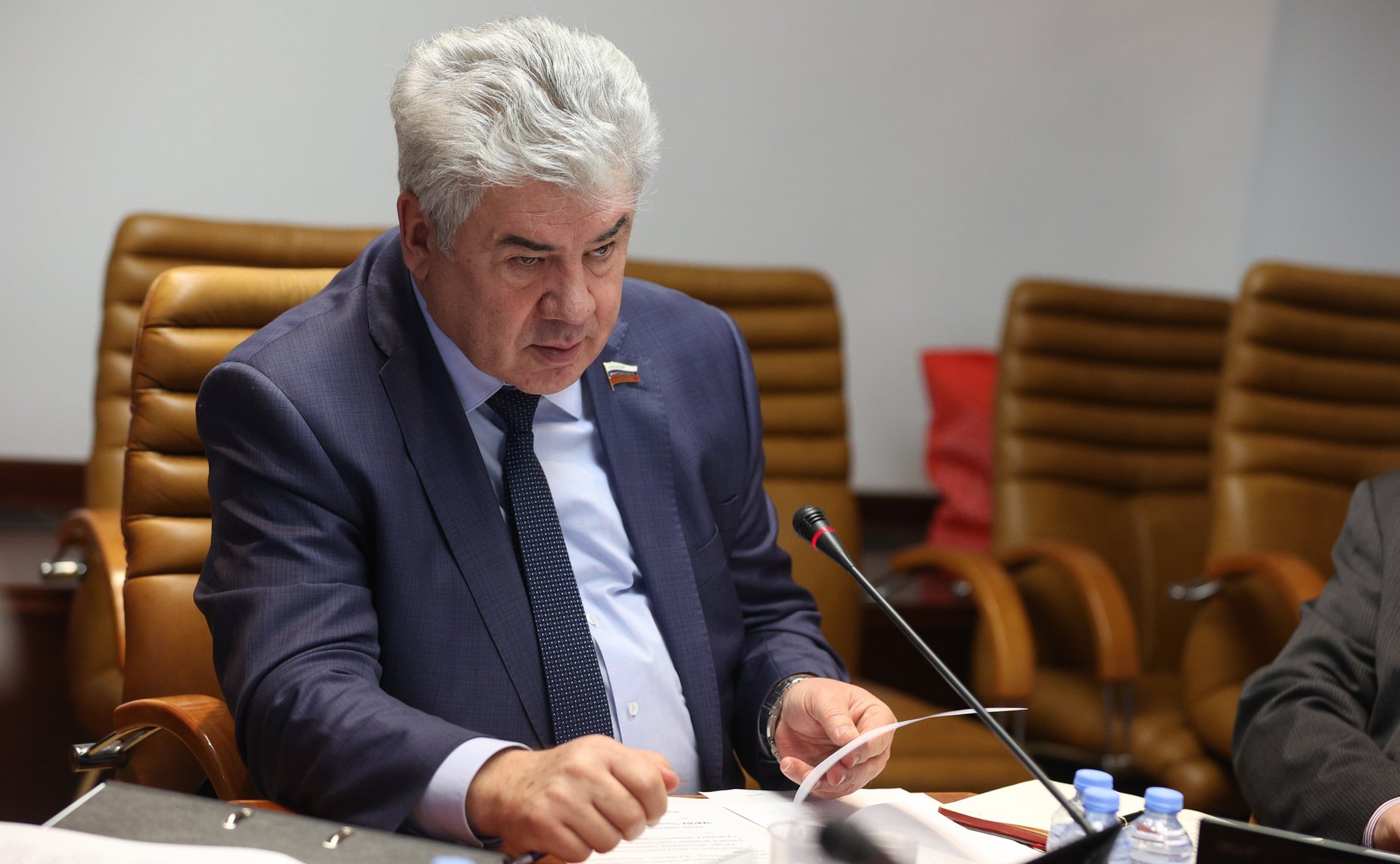 Виктор Бондарев