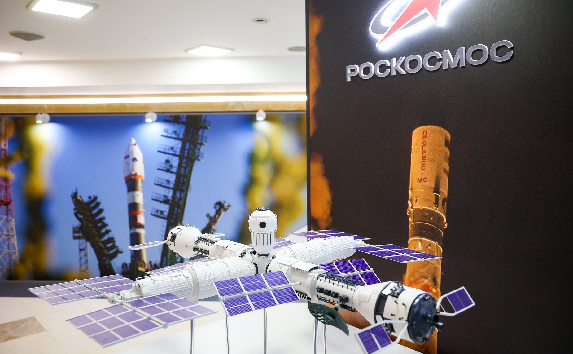 В Совете Федерации состоялось открытие выставки Госкорпорации «Роскосмос»