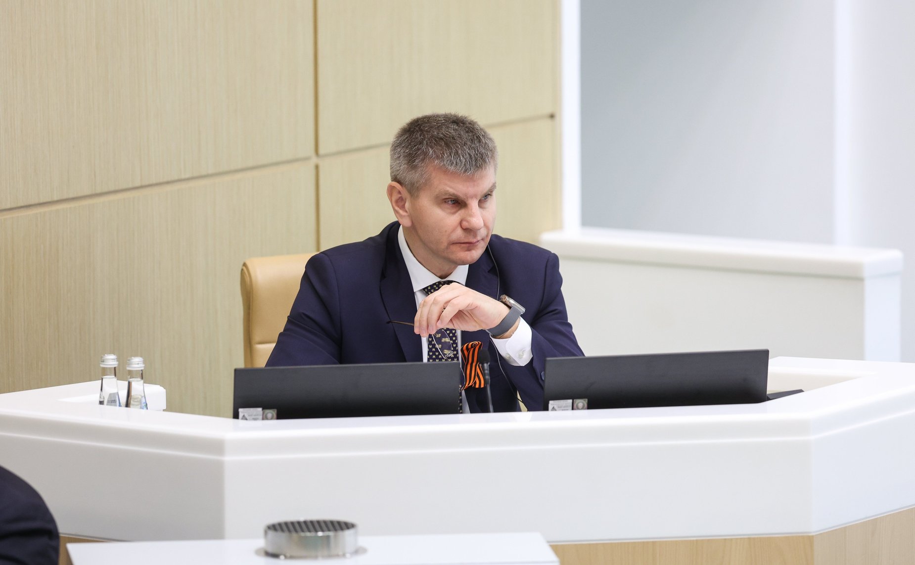 Геннадий Голов