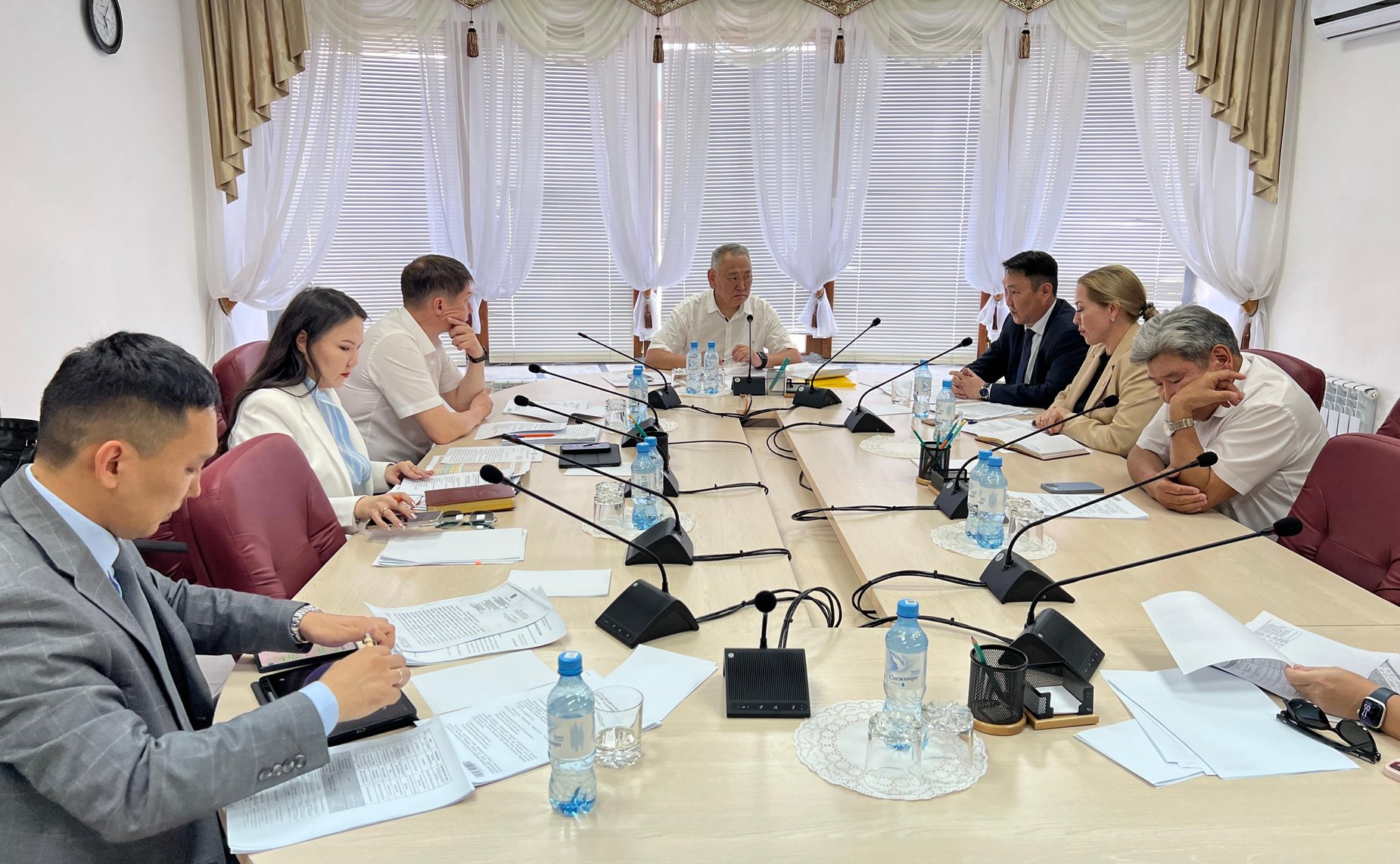 Сахамин Афанасьев провел в якутском парламенте рабочее совещание по вопросу инвентаризации и передачи неиспользуемого федерального имущества, находящегося в неудовлетворительном состоянии на территории Республики Саха (Якутия)