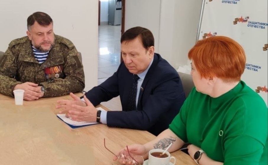 Александр Ролик во время работы в регионе провел встречу с участниками СВО в филиале Государственного фонда «Защитники Отечества» по Приморскому краю
