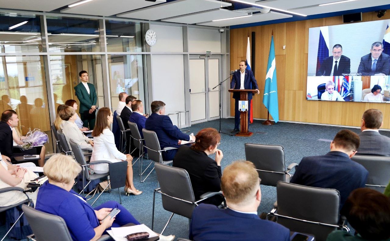 Андрей Хапочкин предложил спортивным федерациям обсудить возможность взять шефство над участниками специальной военной операции