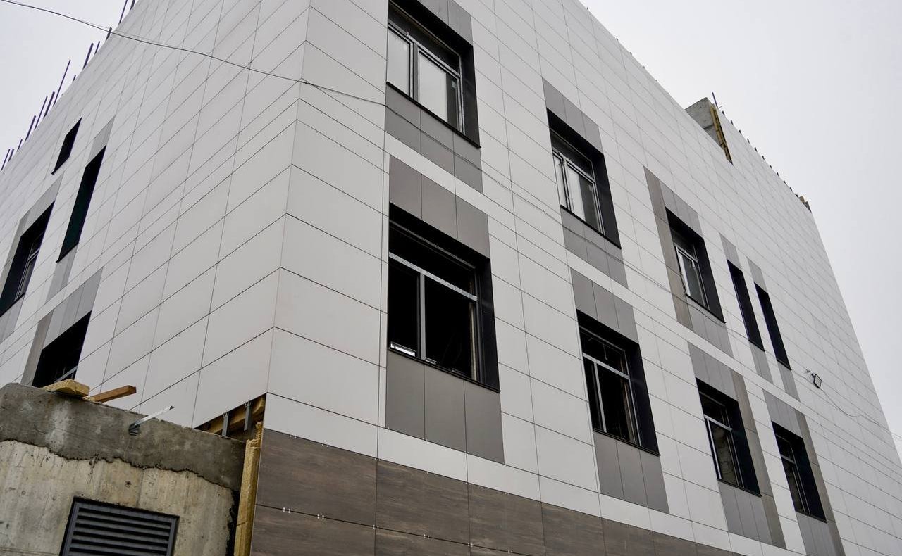 Анатолий Артамонов проинспектировал ход строительных работ на объектах социальной инфраструктуры в Кисловодске