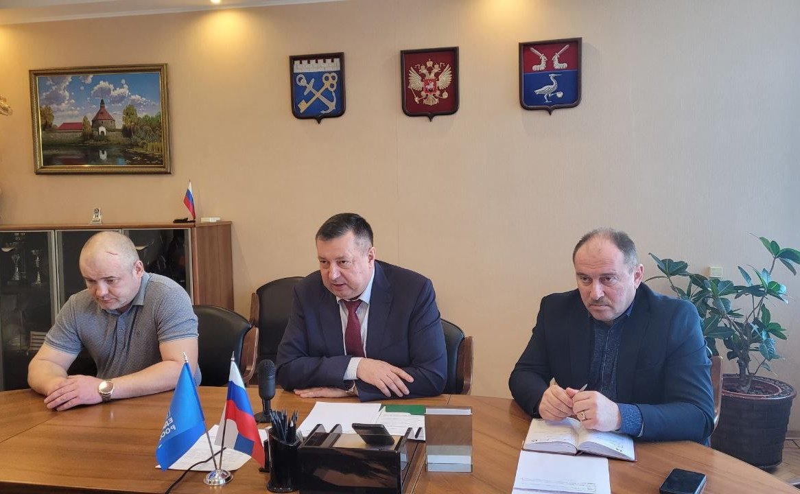 Сергей Перминов рассмотрел обращения жителей Приозерского района региона совместно с главой райадминистрации Александром Соклаковым, замглавы администрации по ЖКХ Иваном Плитусом