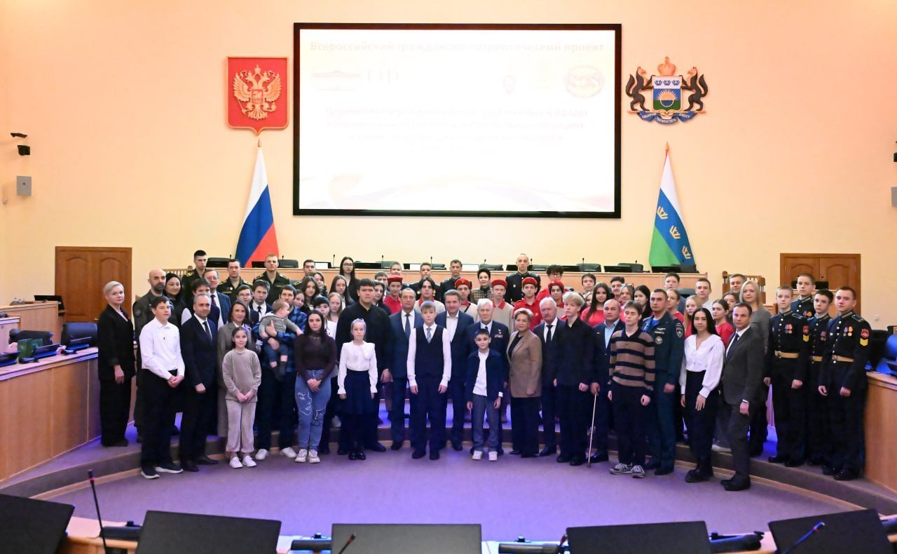 Дмитрий Горицкий вручил Памятные медали Совета Федерации «За проявленное мужество» детям-героям Тюменской области