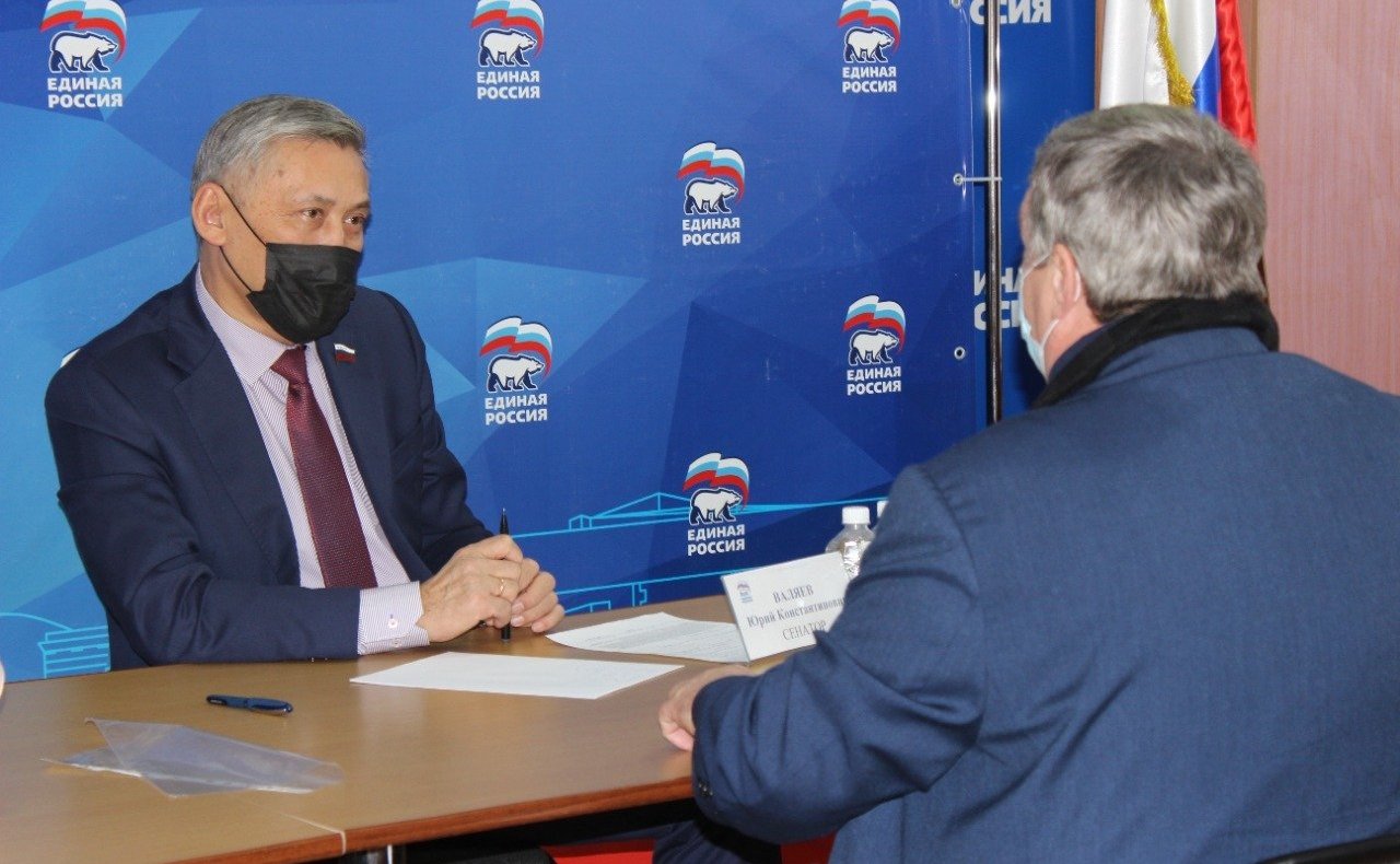 Юрий Валяев в рамках региональной недели провел прием жителей г. Биробиджана и области