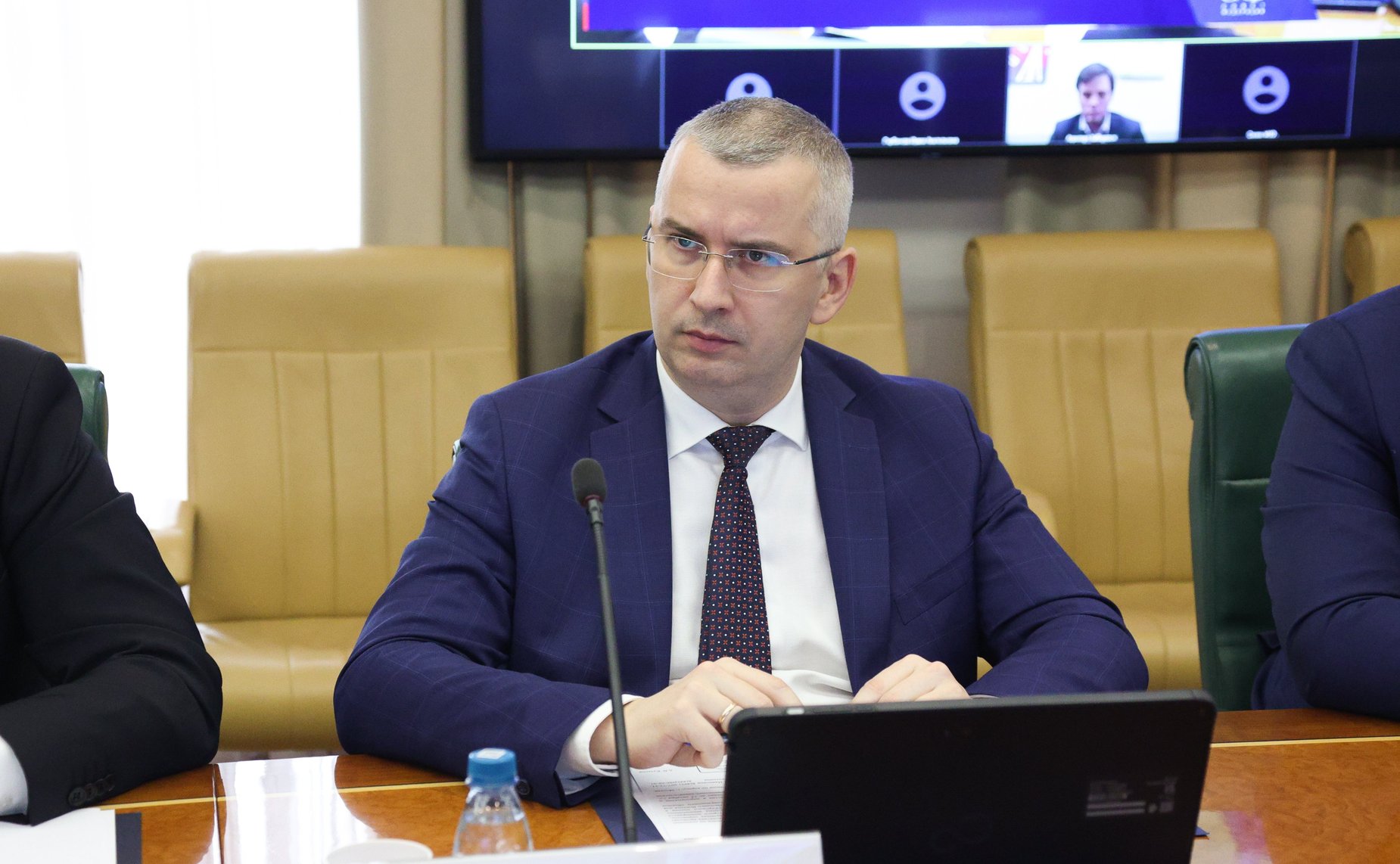 Круглый стол Комитета СФ по экономической политике на тему «О расширении маршрутной сети воздушных перевозок, выполняемых из аэропортов Дальнего Востока»