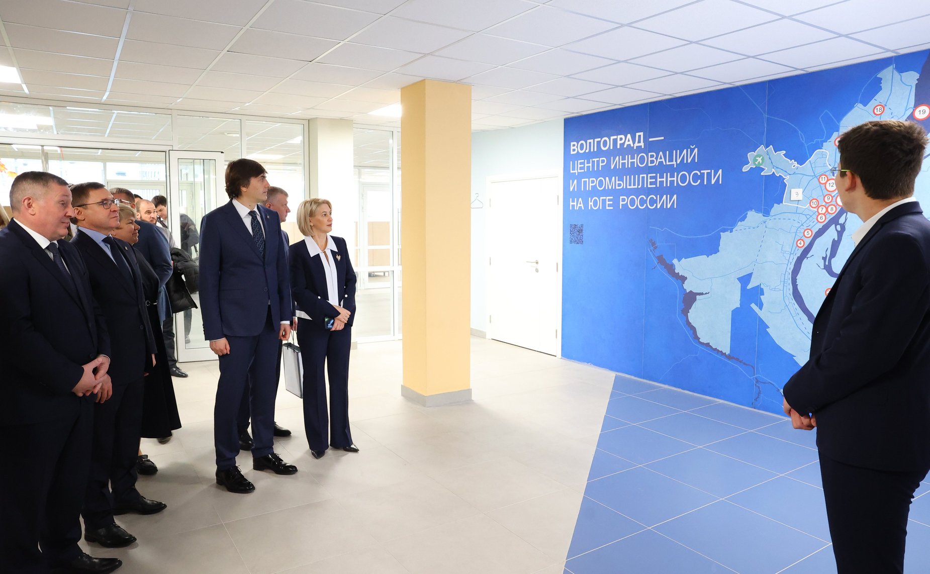 Первый заместитель Председателя СФ Владимир Якушев посетил муниципальное общеобразовательное учреждение «Средняя школа №7 Дзержинского района Волгограда»