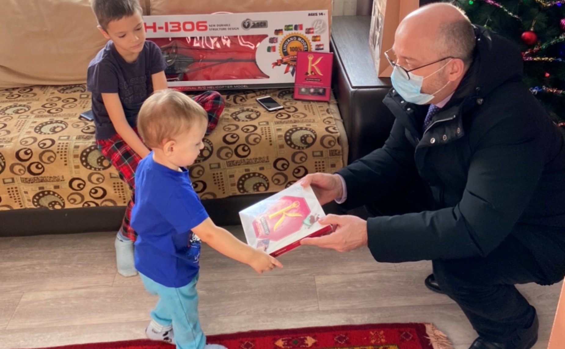 Олег Цепкин исполнил мечты детей в рамках акции «Ёлка желаний»