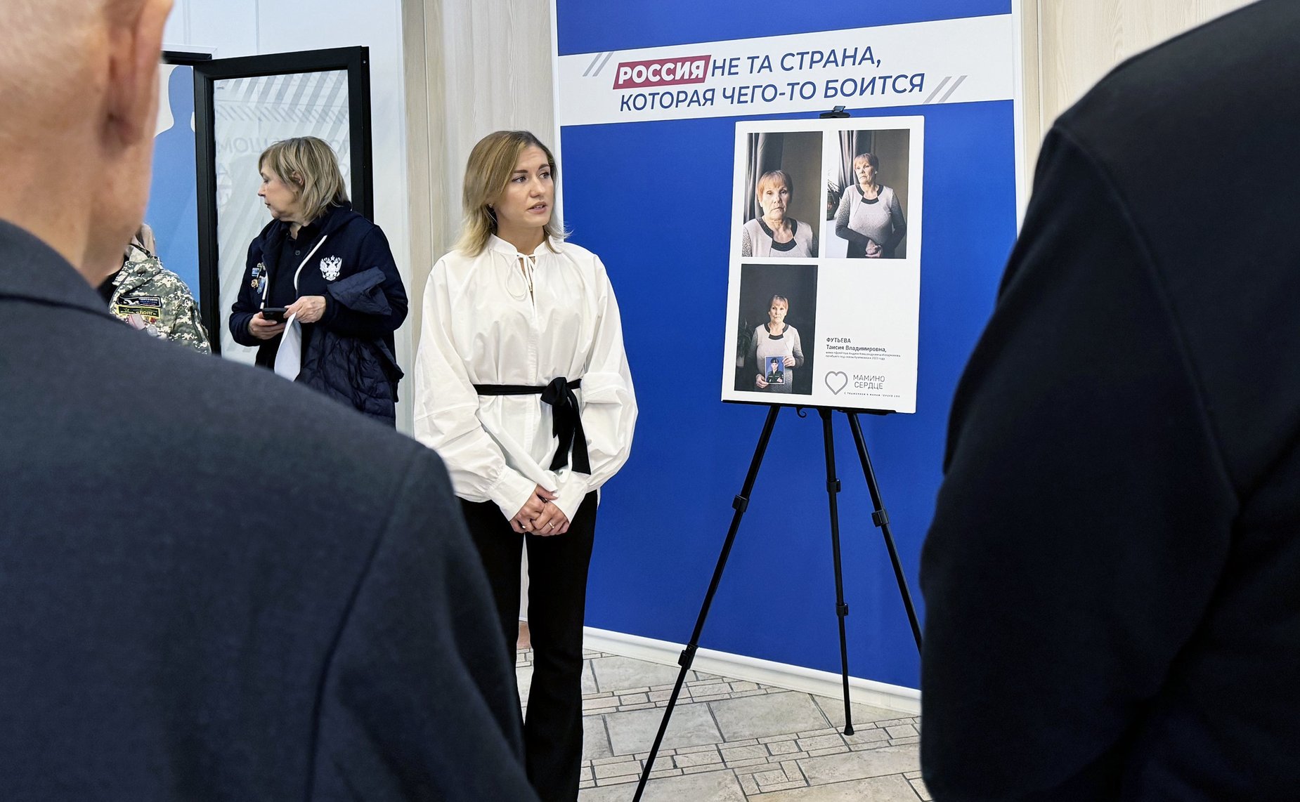 Сенаторы РФ провели встречу с представителями Фонда «Защитники Отечества» и посетили выставку «Мамино сердце»