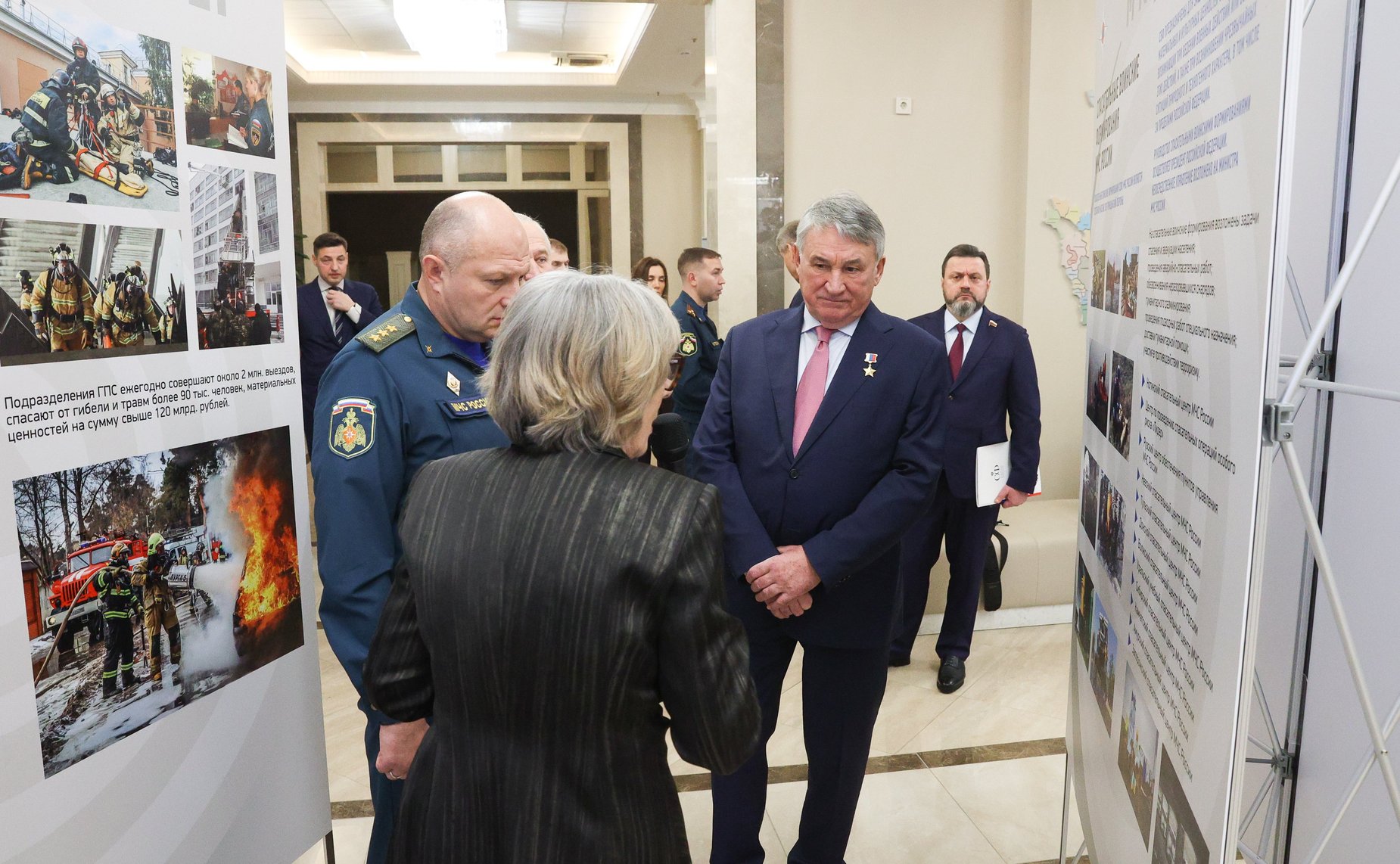 Открытие выставки «Служим Отечеству и МЧС России»