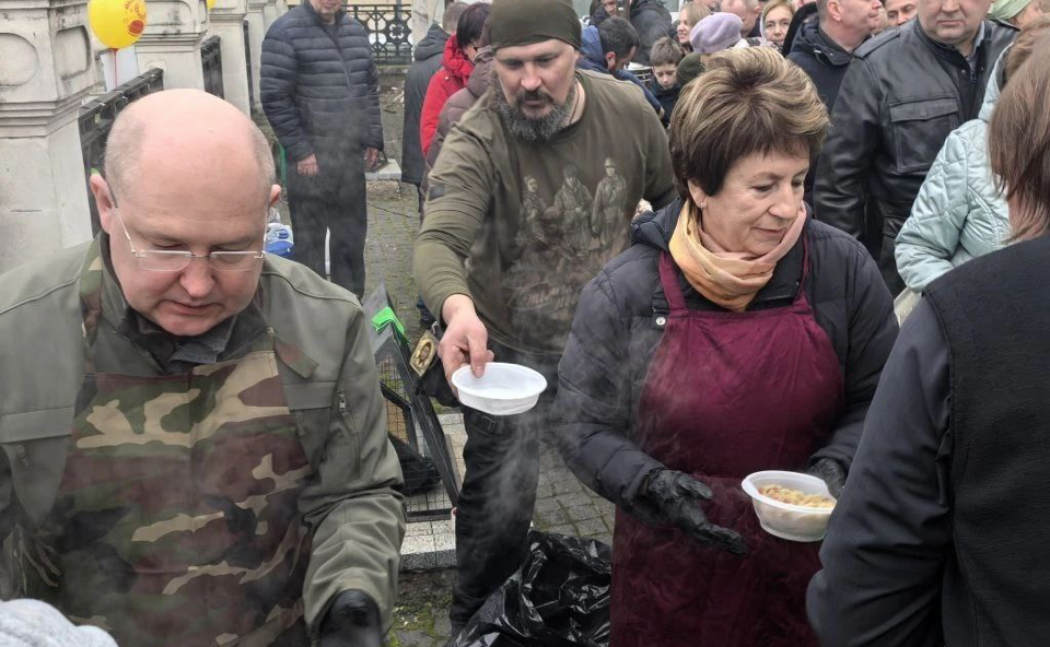 Екатерина Алтабаева приняла участие в благотворительной ярмарке на территории Свято-Владимирского собора – усыпальницы адмиралов
