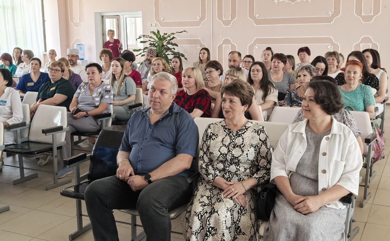 Екатерина Алтабаева в преддверии Дня медицинского работника побывала в двух севастопольских больницах