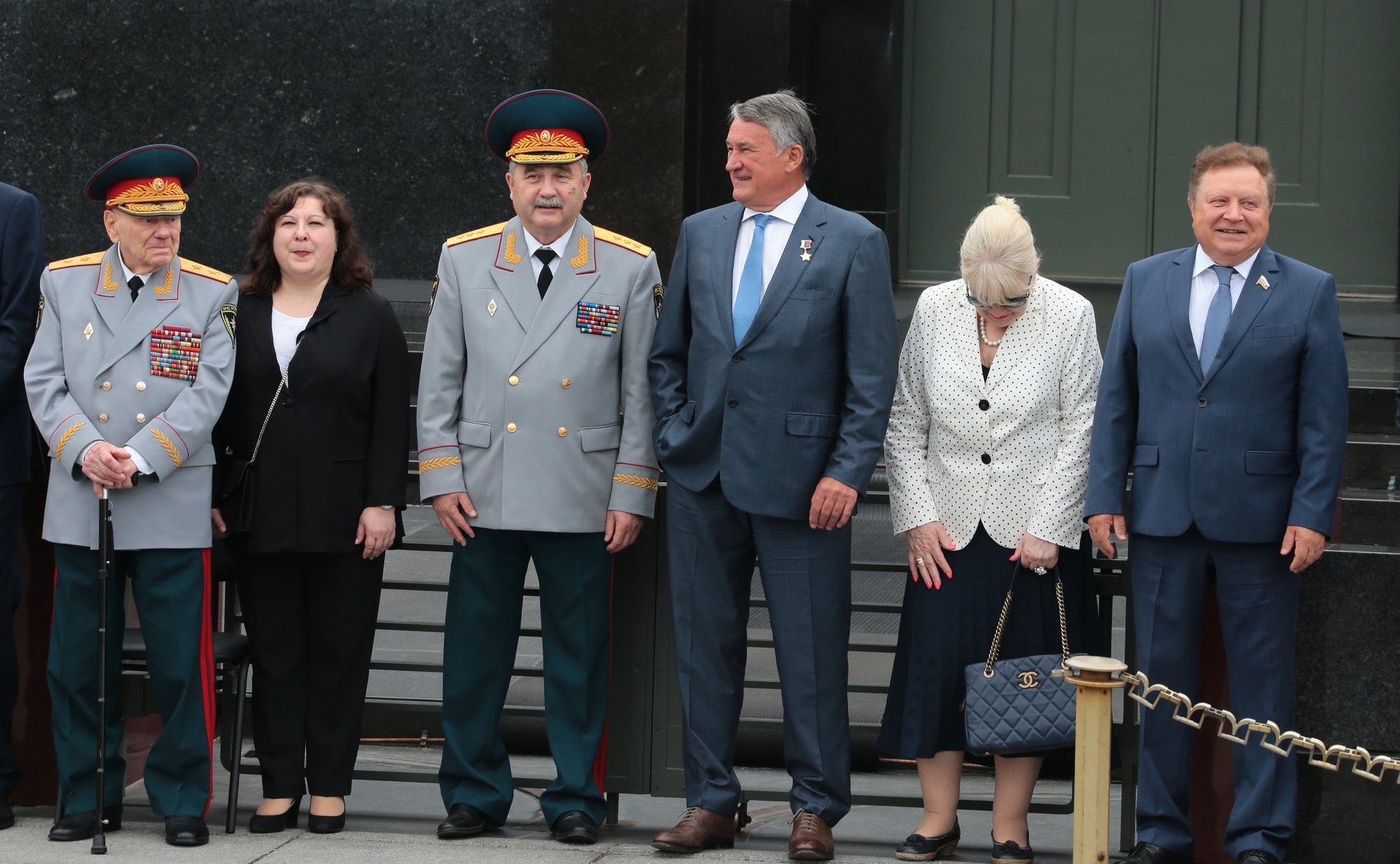 Ю. Воробьев и сенаторы приняли участие в церемонии вручения дипломов выпускникам вузов МЧС