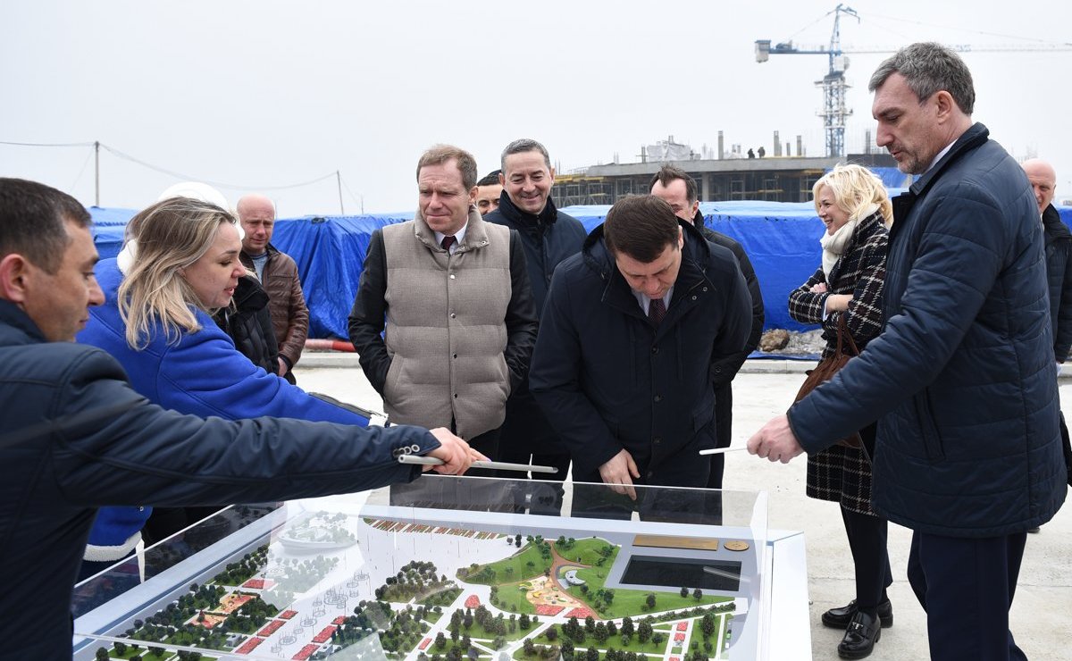 Делегация Совета Федерации во главе с председателем Комитета СФ по экономической политике Андреем Кутеповым, которая находится в Амурской области, посетила ряд инфраструктурных, социально-экономических и культурных объектов региона