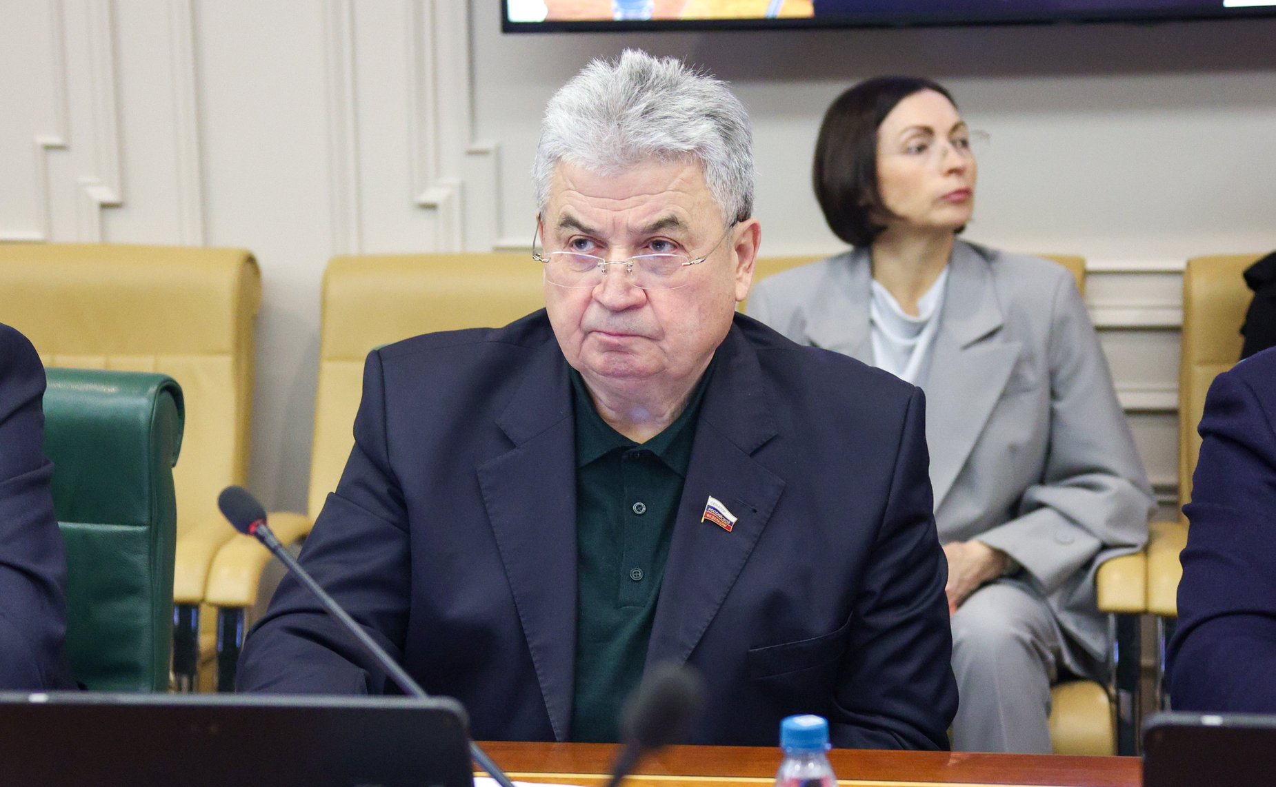 Геннадий Емельянов