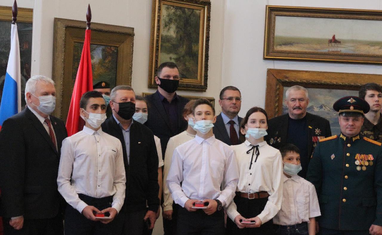 Сергей Березкин принял участие в церемонии посвящения школьников в юнармейцы