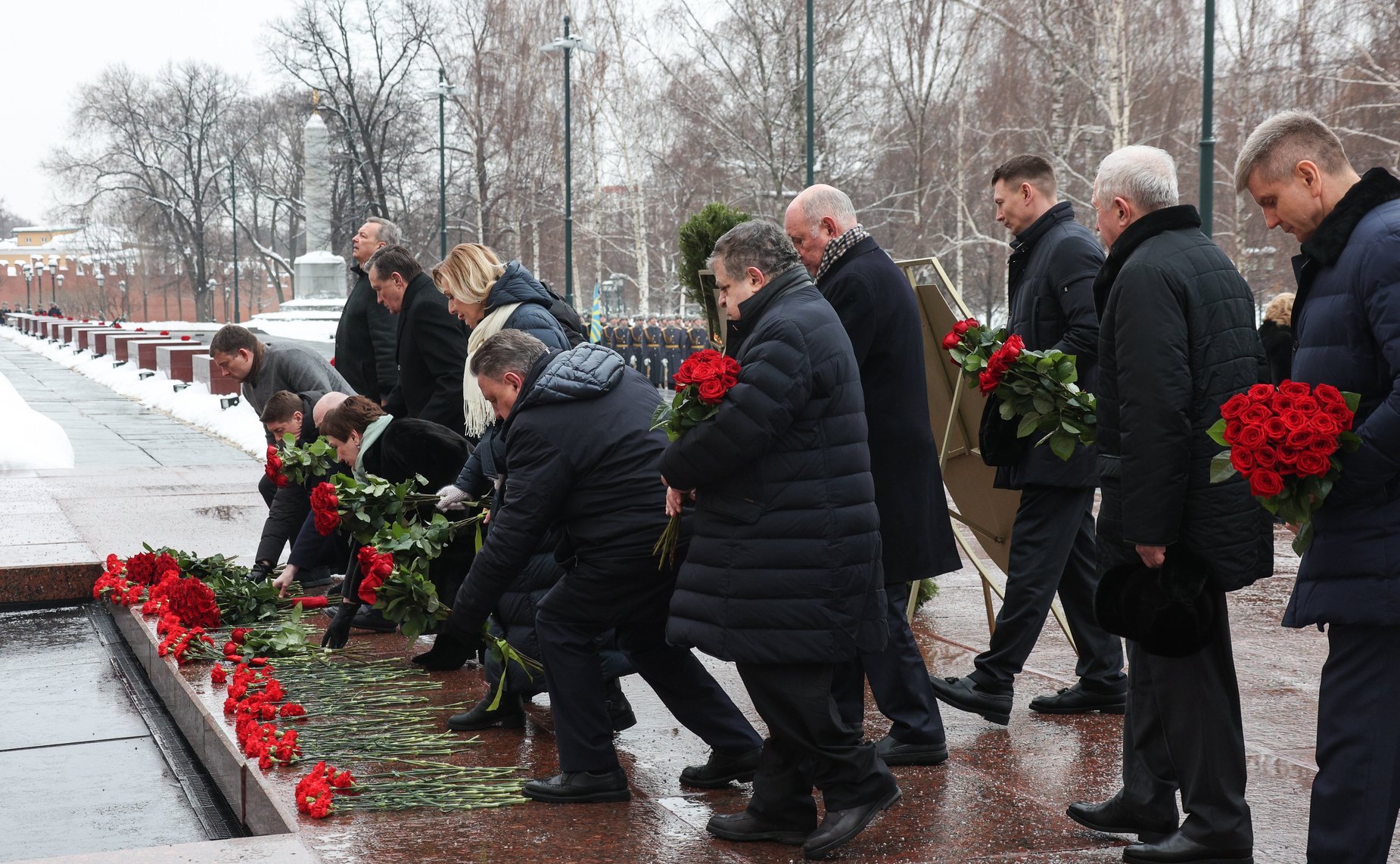 Председатель Совета Федерации Валентина Матвиенко и сенаторы РФ приняли участие в церемонии возложения цветов к Могиле Неизвестного Солдата