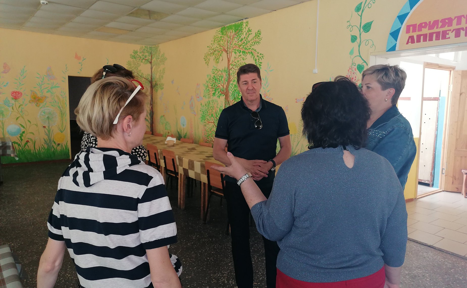 Андрей Шевченко ознакомился с ходом строительства детской больницы и посетил летние детские лагеря в Оренбурге