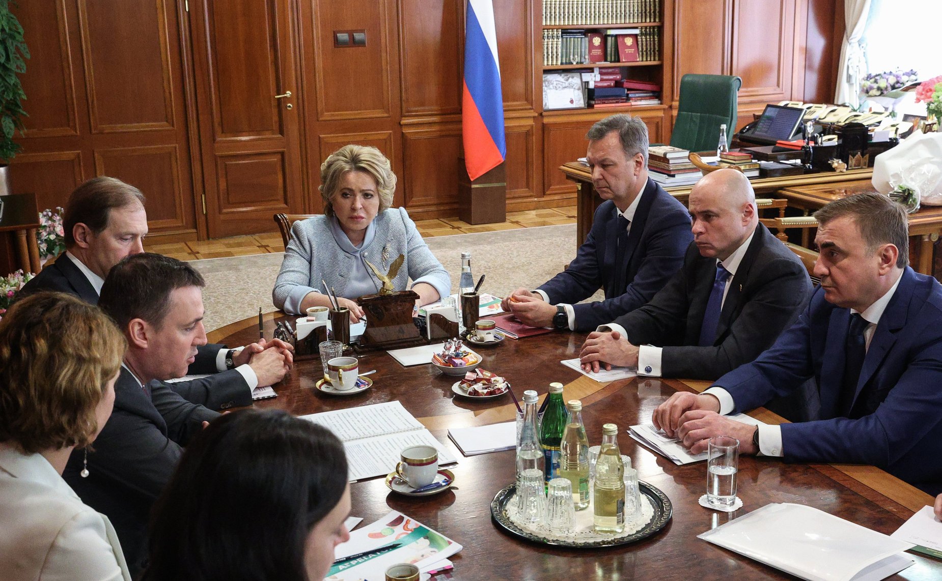 Председатель Совета Федерации Валентина Матвиенко провела совещание по теме реализации сельскохозяйственной продукции малых производителей на прилавки торговых сетей