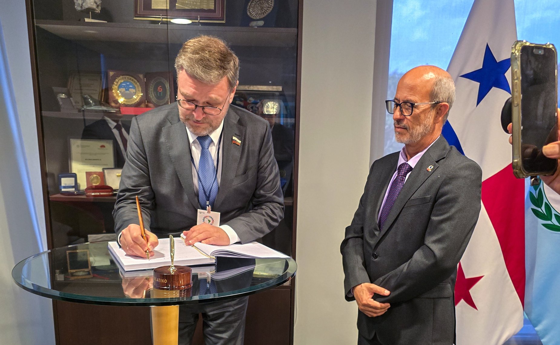 Заместитель Председателя СФ Константин Косачев и Председатель ПАРЛАТИНО, представитель Республики Куба в ПАРЛАТИНО Роландо Гонсалес Патрисио провели встречу «на полях» 39-й Ассамблеи ПАРЛАТИНО