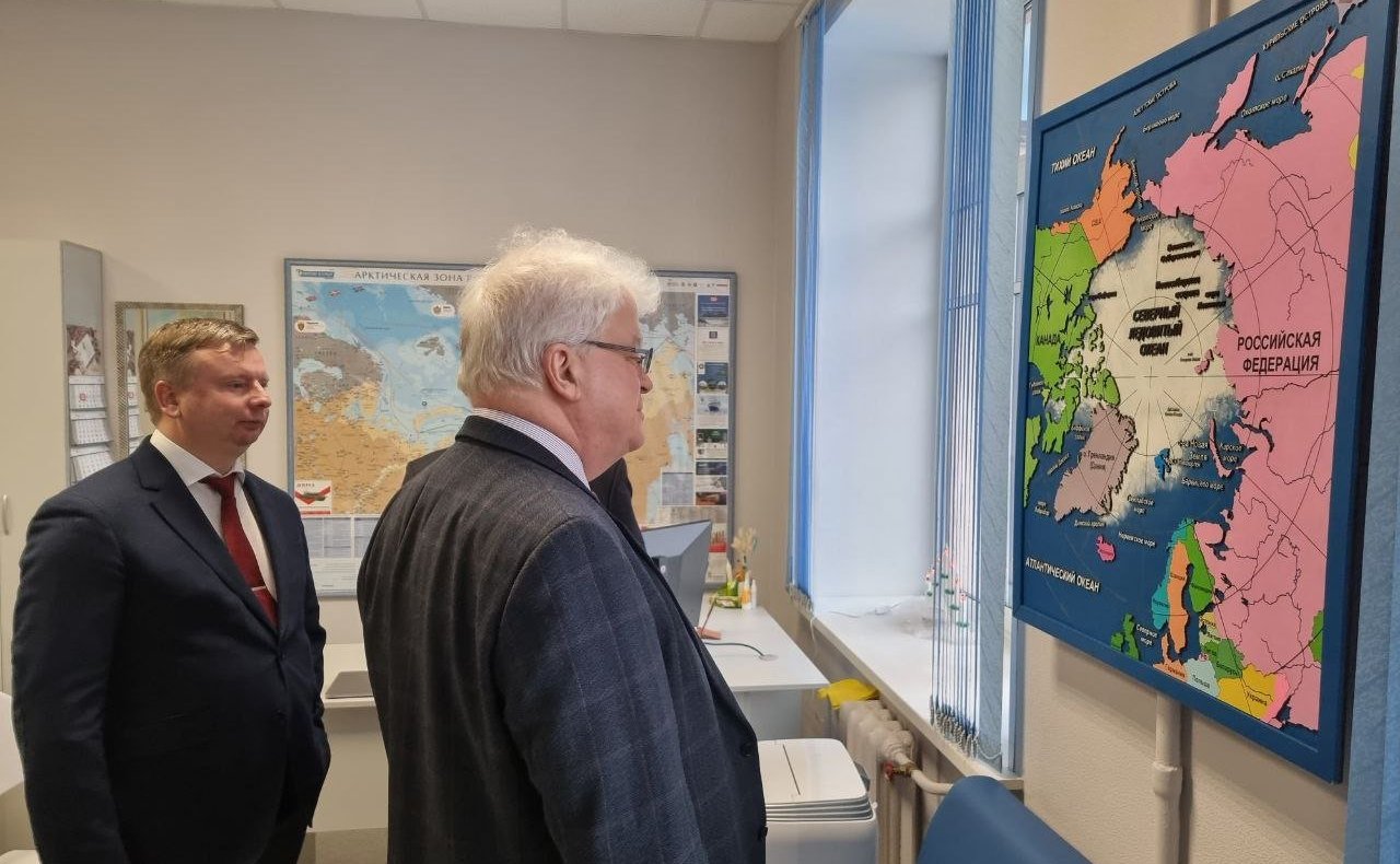 Владимир Чижов в рамках рабочей поездки в регион посетил Петрозаводский государственный университет (ПетрГУ) и Арктический центр университета
