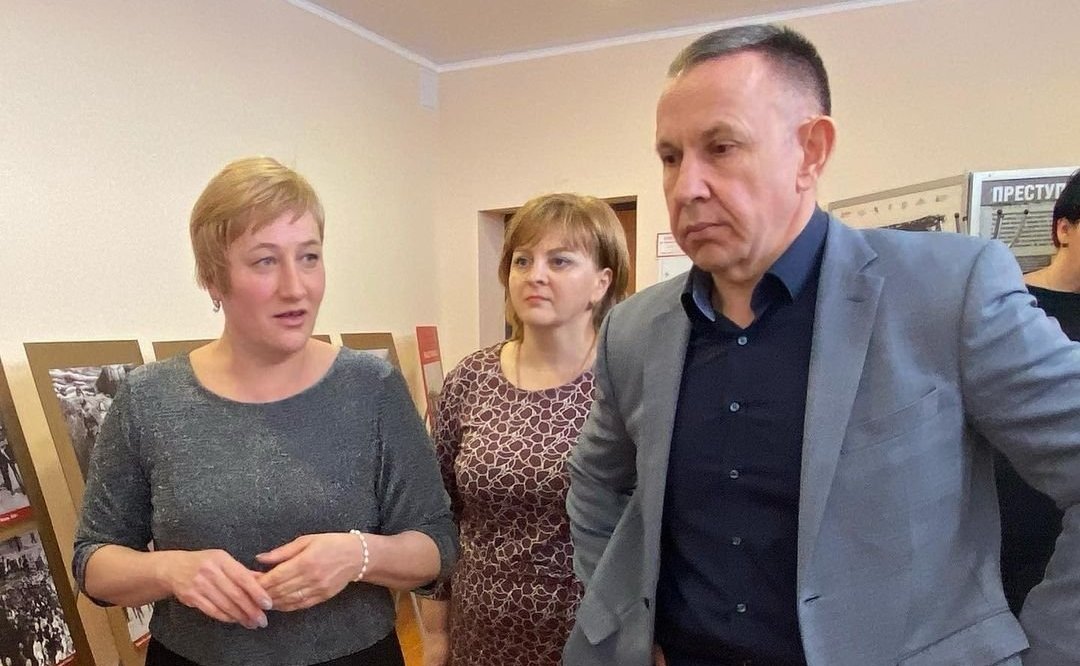 Олег Алексеев посетил Краснокутский район и поздравил с профессиональным праздником и с юбилеем газеты сотрудников редакции газеты «Краснокутские вести»