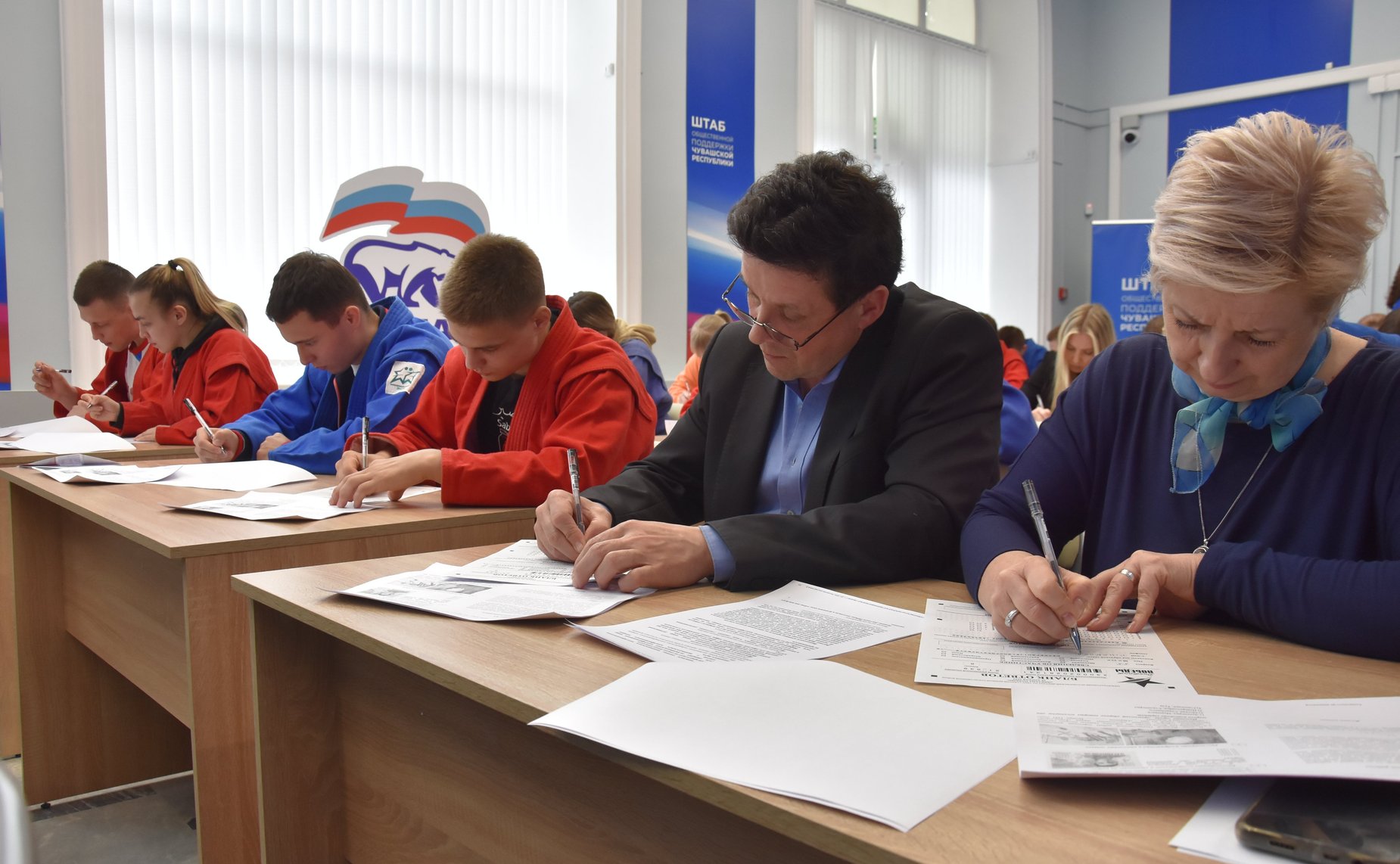 Николай Владимиров в Чебоксарах принял участие в Международной исторической акции «Диктант Победы» вместе с юными самбистами