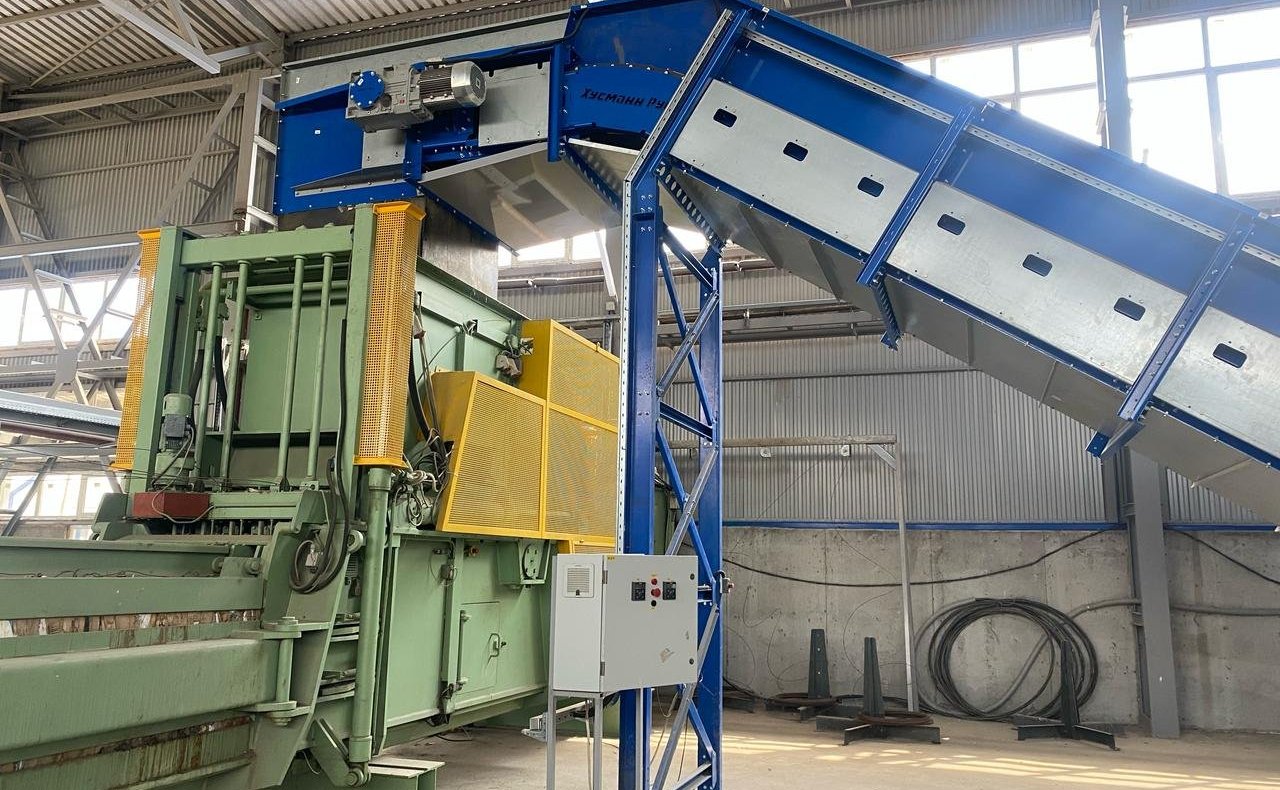 Виталий Назаренко в ходе поездки в регион обсудил с министром ЖКХ, топлива и энергии Майраном Тамаевым актуальные вопросы жилищно-коммунального хозяйства, проблему аварийного жилья