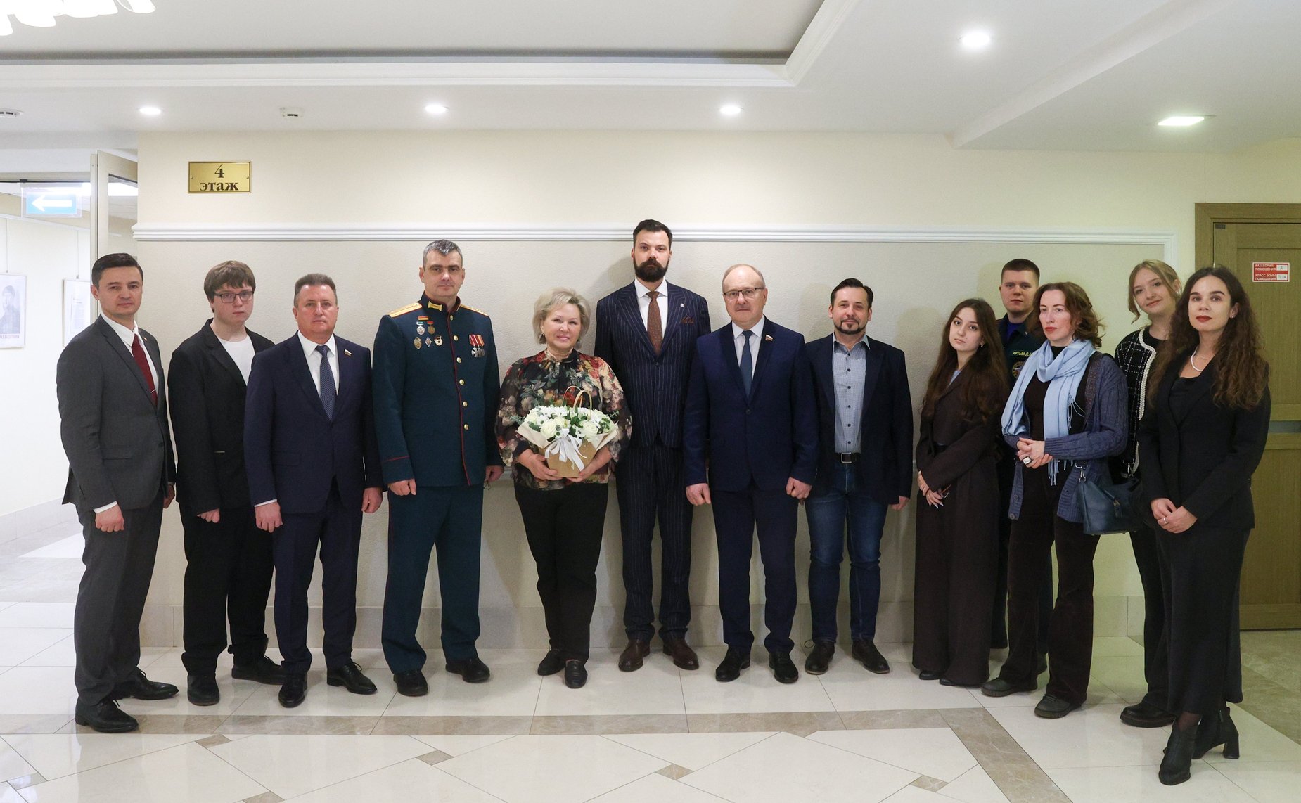 В Совете Федерации состоялось торжественное открытие выставки живописи и графики «Образ защитника»