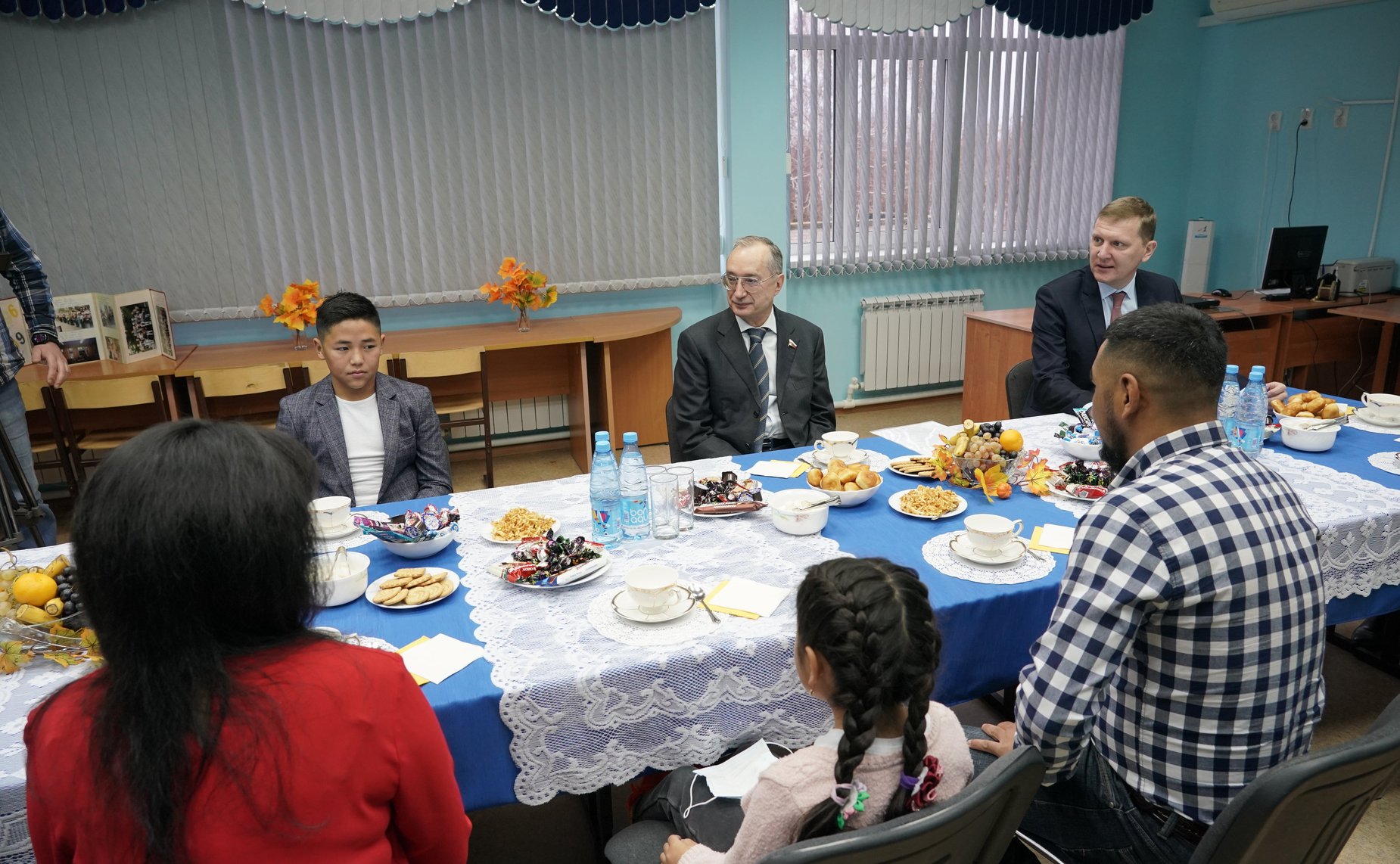 Андрей Кислов вручил 12-летнему жителю Кинель-Черкасского района Ансару Нурушеву медаль Совета Федерации «За проявленное мужество»