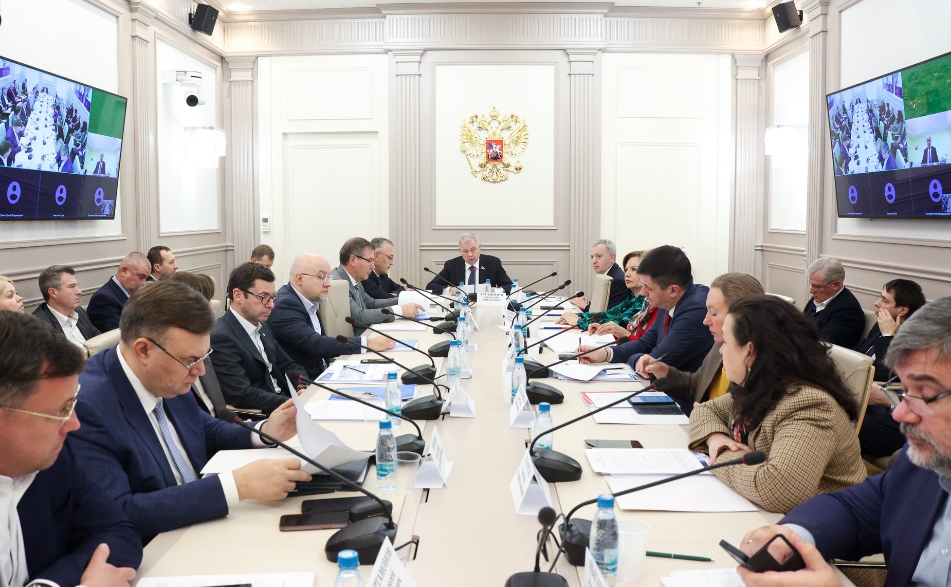 Круглый стол Комитета СФ по бюджету и финансовым рынкам на тему «Проблемы и перспективы развития страхового рынка в России»