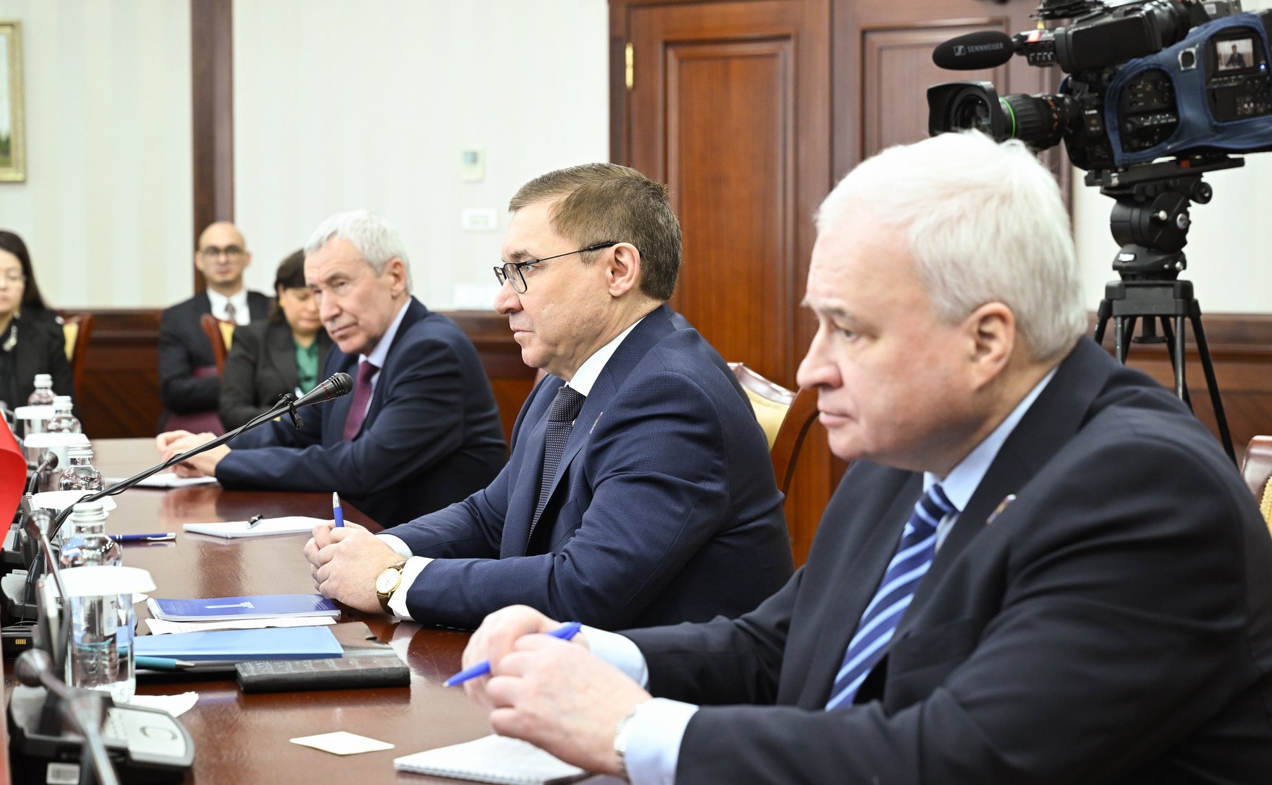 Встреча первого заместителя Председателя Совета Федерации Владимира Якушева с Председателем Мажилиса Парламента Республики Казахстан Ерланом Кошановым