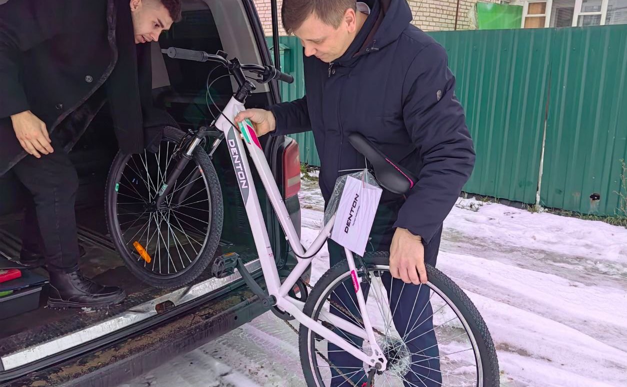 Артем Малащенков в рамках Всероссийской благотворительной акции «Ёлка желаний» исполнил новогоднюю мечту Елизаветы из Смоленска