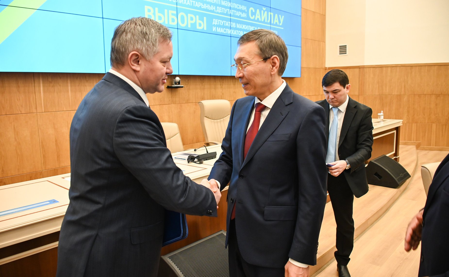 Сенаторы РФ приняли участие в наблюдении за проведением внеочередных выборов депутатов Мажилиса Парламента Республики Казахстан в составе миссий международных наблюдателей