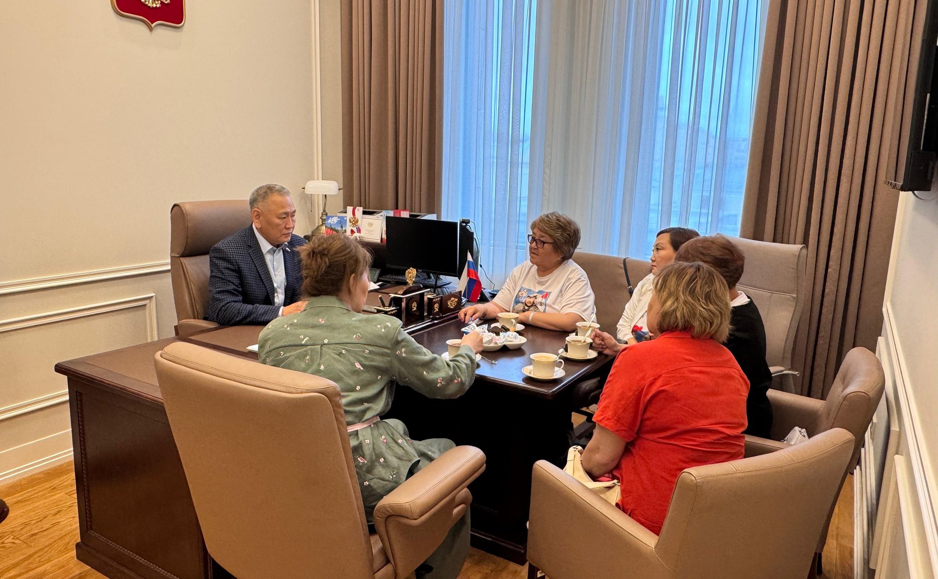 Сахамин Афанасьев провел встречу в Совете Федерации с матерями из Якутии, чьи сыновья погибли в ходе специальной военной операции