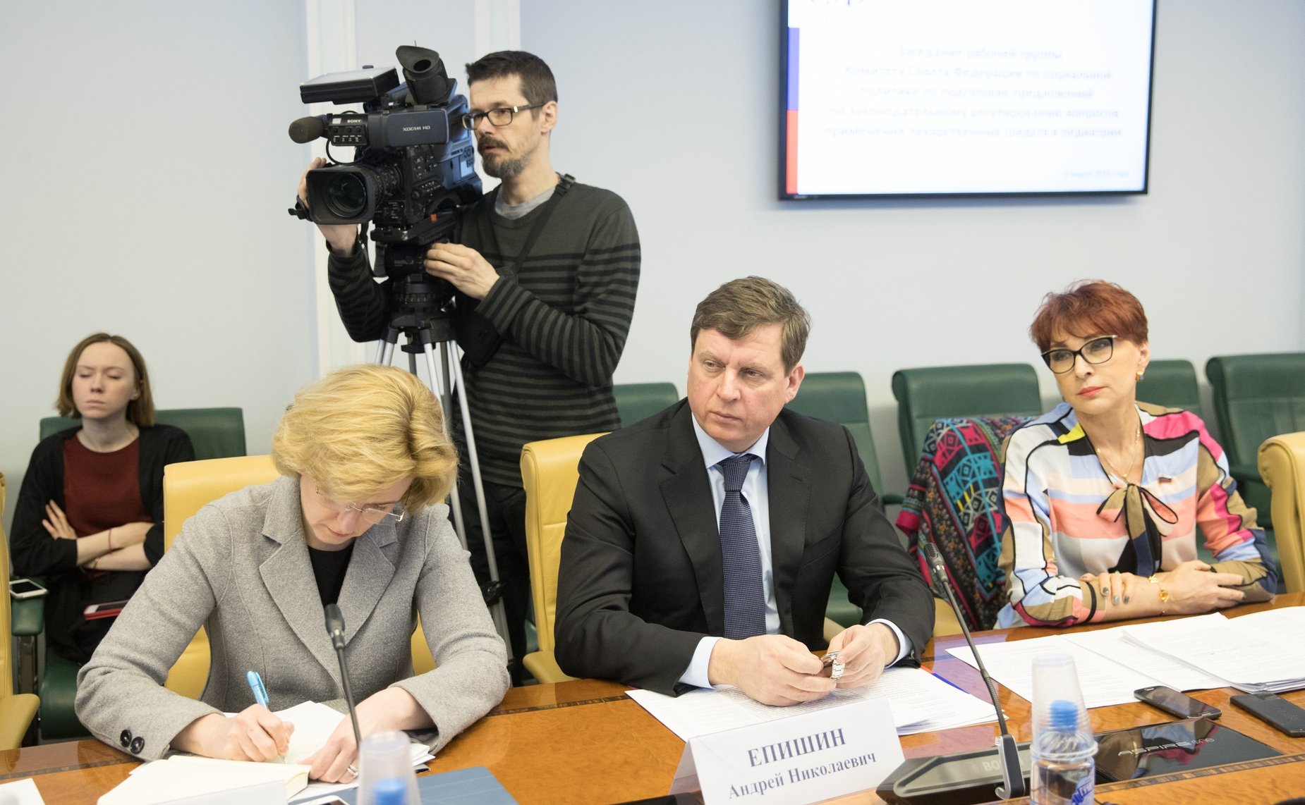 Заседание рабочей группы Комитета СФ по социальной политике по законодательному регулированию применения лекарственных средств в педиатрии