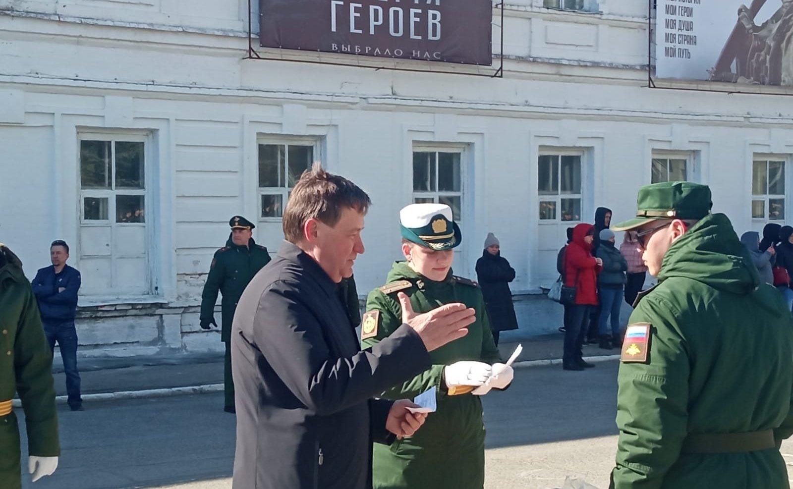 Сергей Рябухин принял участие в церемонии выпуска младших специалистов в Ульяновском учебном центре войск связи