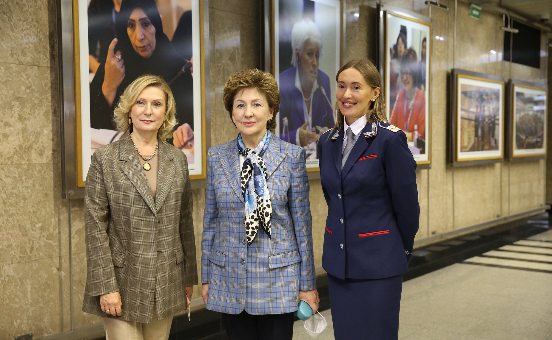 В Москве на станции метро «Выставочная» открылась фотовыставка «Женский взгляд на мировые проблемы»