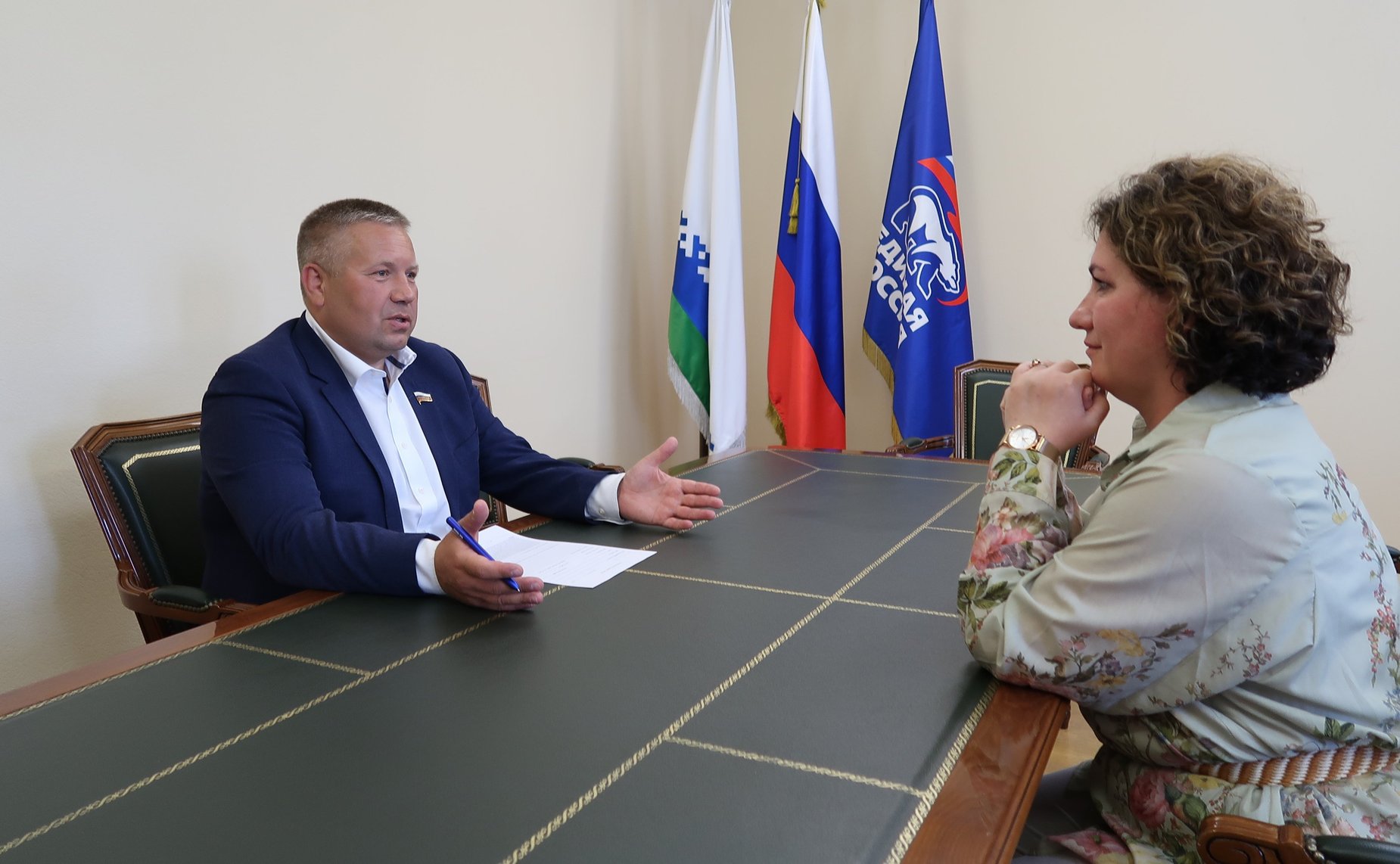 Денис Гусев провёл встречу c руководителем некоммерческой организации дополнительного образования «Друзья Заполярья»