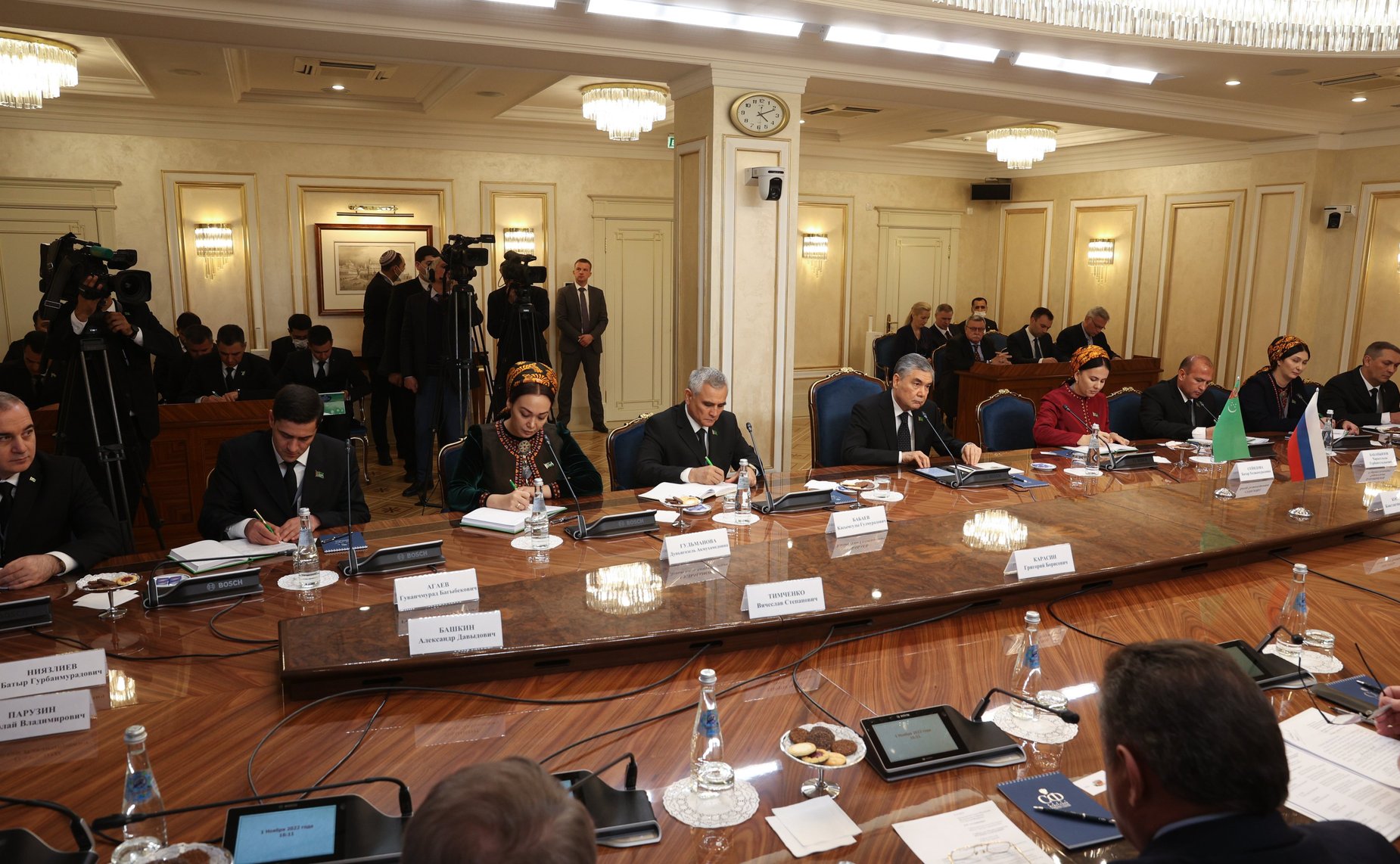 Встреча Председателя Совета Федерации Валентины Матвиенко и Председателя Халк Маслахаты (верхней палаты) Милли Генгеша (парламента) Туркменистана Гурбангулы Бердымухамедова